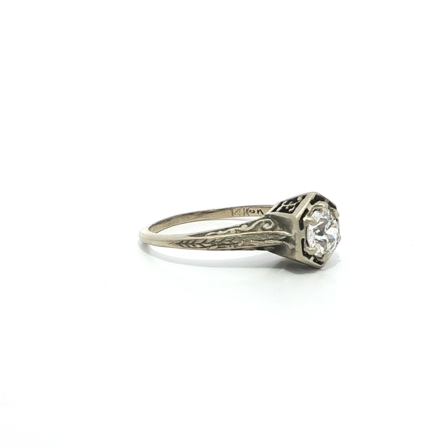 Antiguo Anillo de Compromiso Art Decó de Oro Blanco 0,50 ct con Diamantes Antiguos en Pergamino y Obra Abierta Corte europeo antiguo en venta