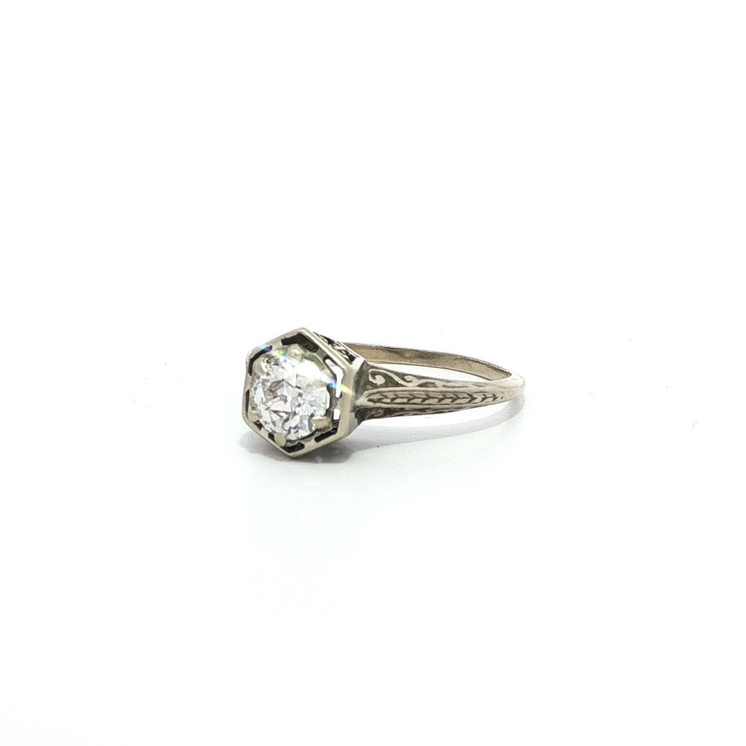 Antiguo Anillo de Compromiso Art Decó de Oro Blanco 0,50 ct con Diamantes Antiguos en Pergamino y Obra Abierta en Excelente estado para la venta en Montclair, NJ