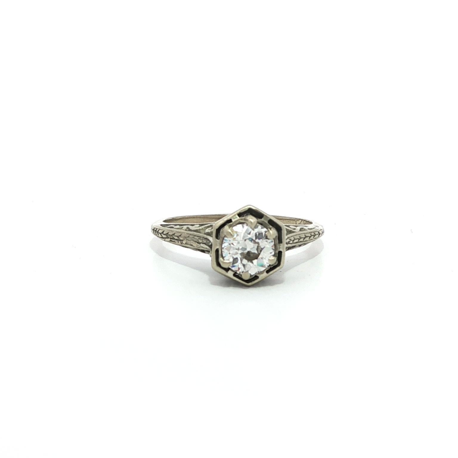 Antiguo Anillo de Compromiso Art Decó de Oro Blanco 0,50 ct con Diamantes Antiguos en Pergamino y Obra Abierta en venta 4