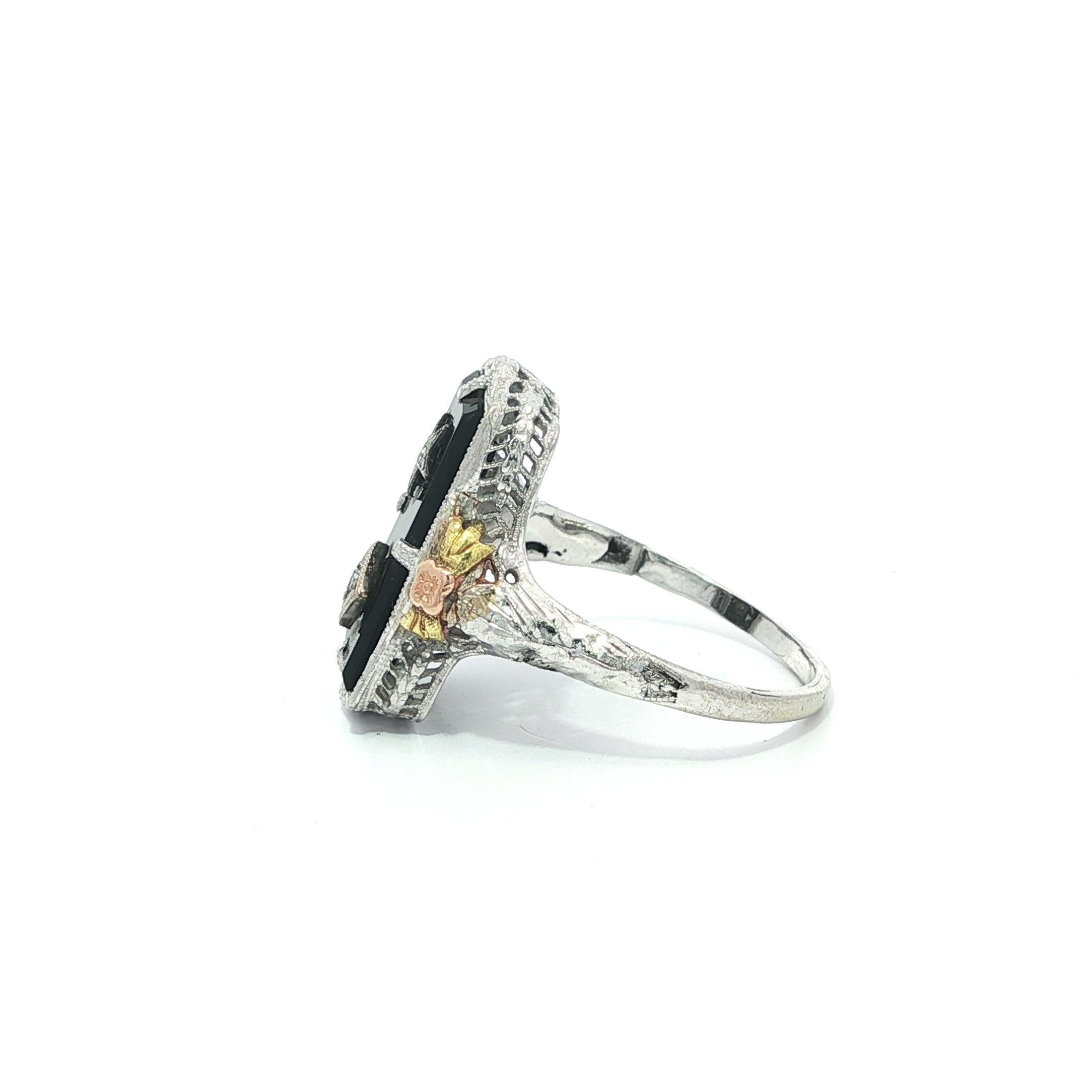 Taglio singolo Anello massonico in filigrana floreale in oro nero e diamanti in stile antico Art Deco in vendita