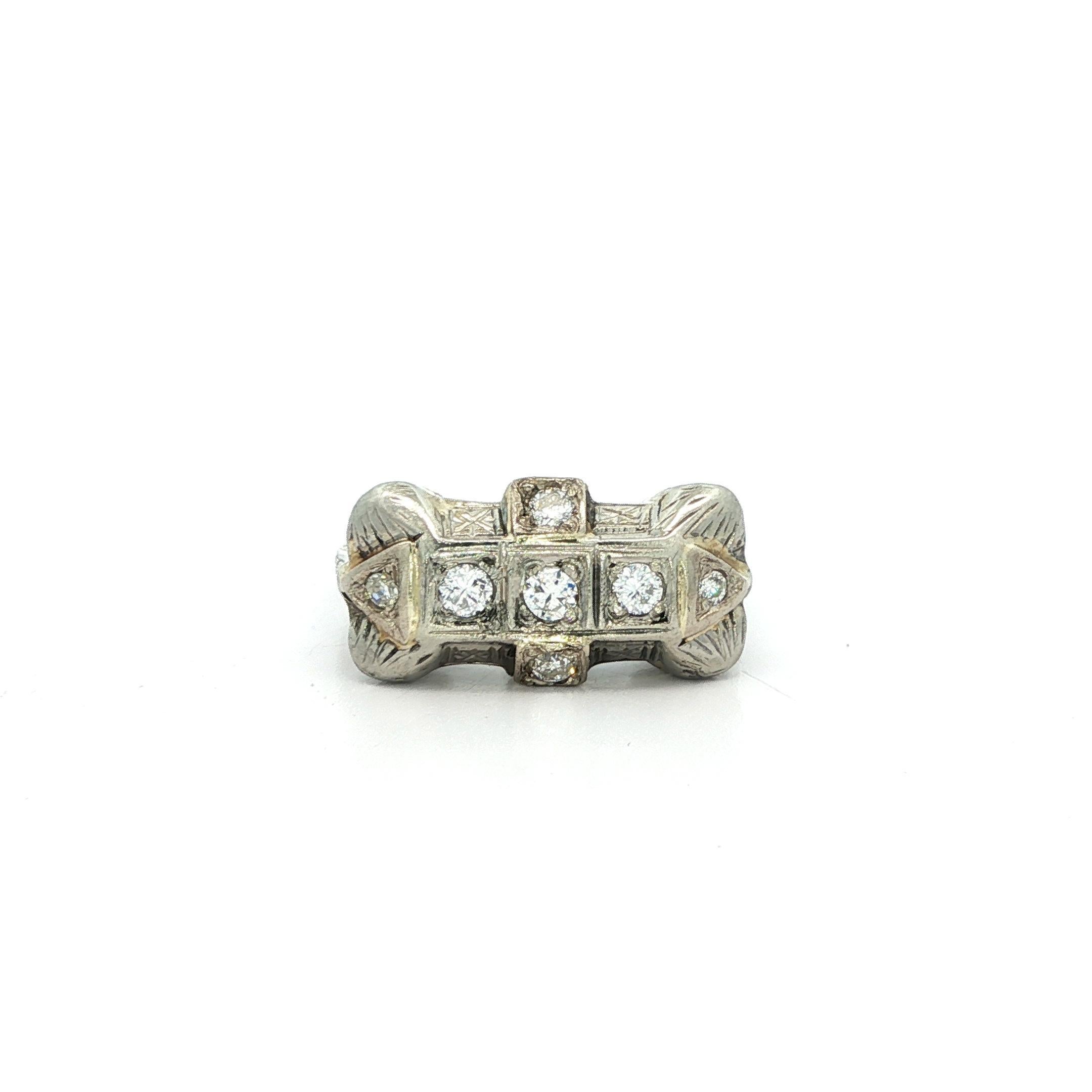 Bague ancienne en or blanc Art Deco, diamant East West Wheat Graved Work Band Ring en vente 6