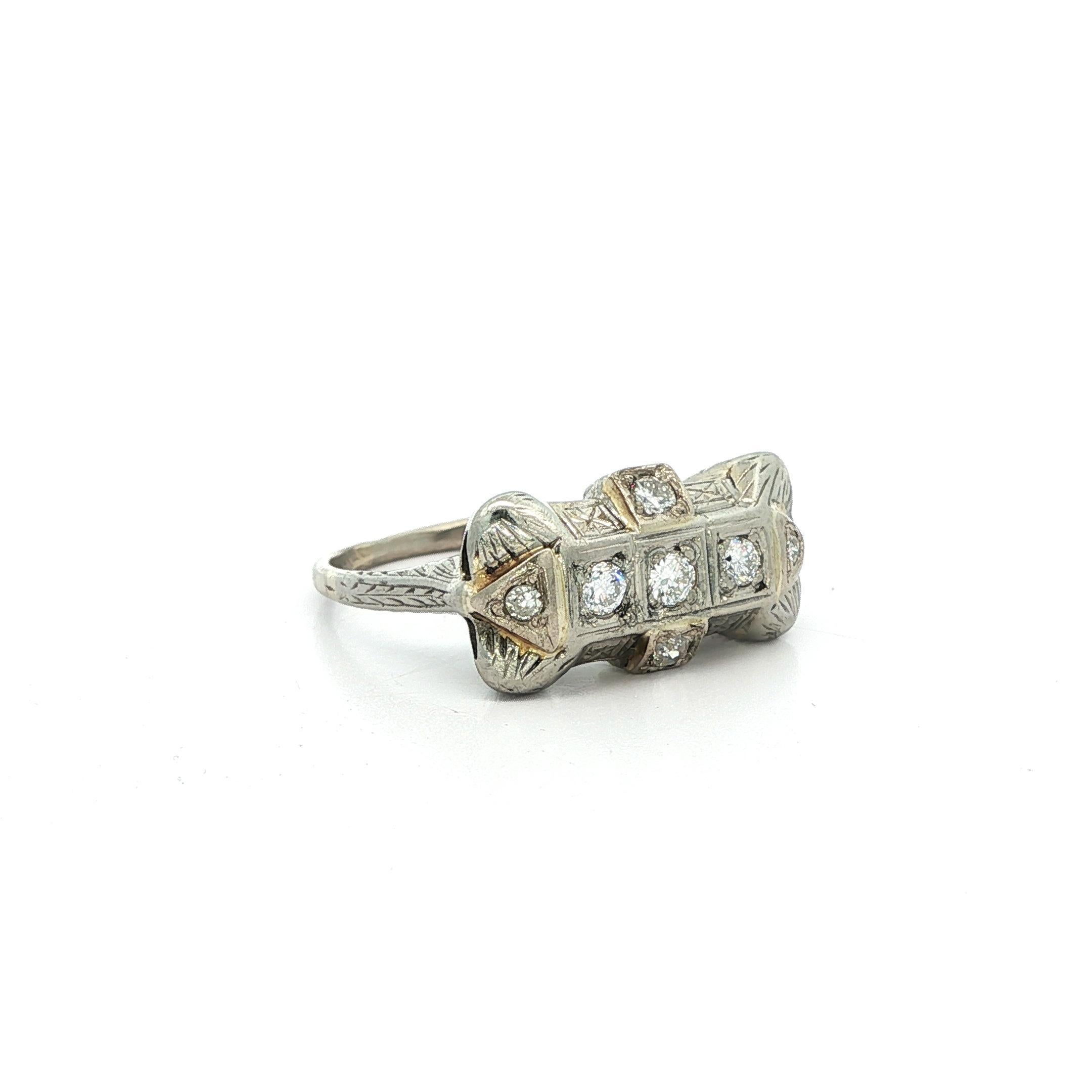 Bague ancienne en or blanc Art Deco, diamant East West Wheat Graved Work Band Ring en vente 7