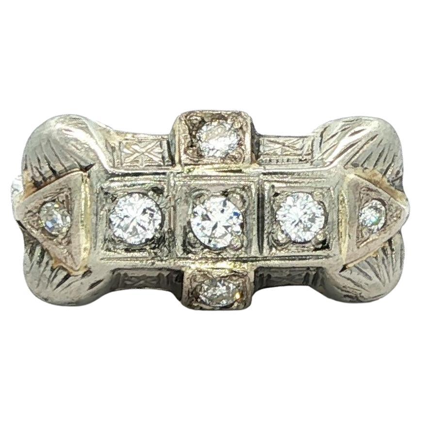 Bague ancienne en or blanc Art Deco, diamant East West Wheat Graved Work Band Ring en vente