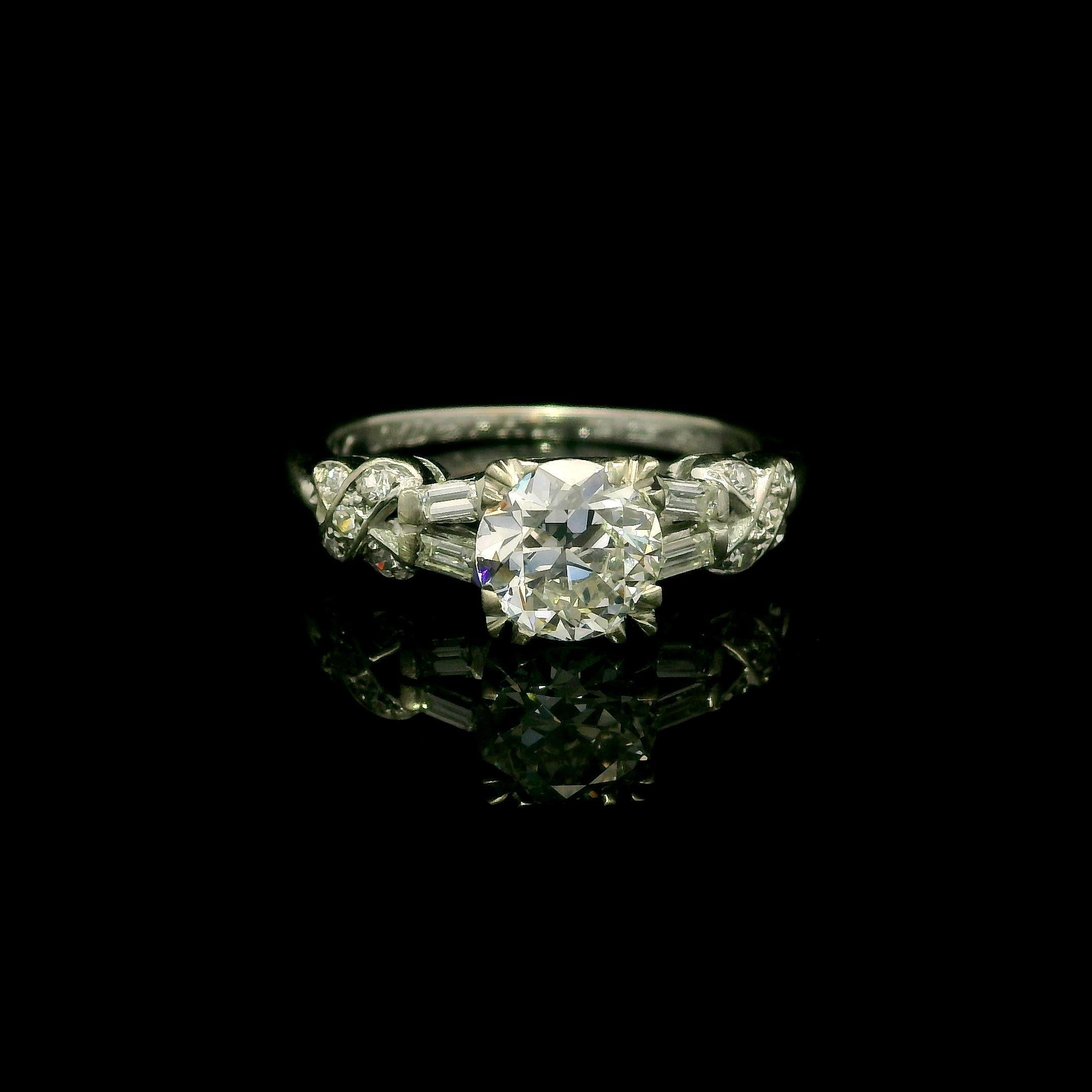 Bague de fiançailles Art déco ancienne en or blanc GIA 1,01 ctw diamant ancien X baguette en vente 1