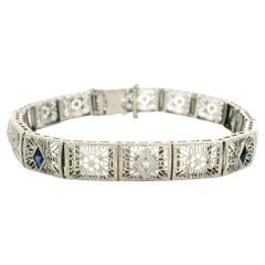Antikes filigranes Art-Déco-Armband aus Weißgold mit altem Diamanten und Saphiren, Blumenblumen