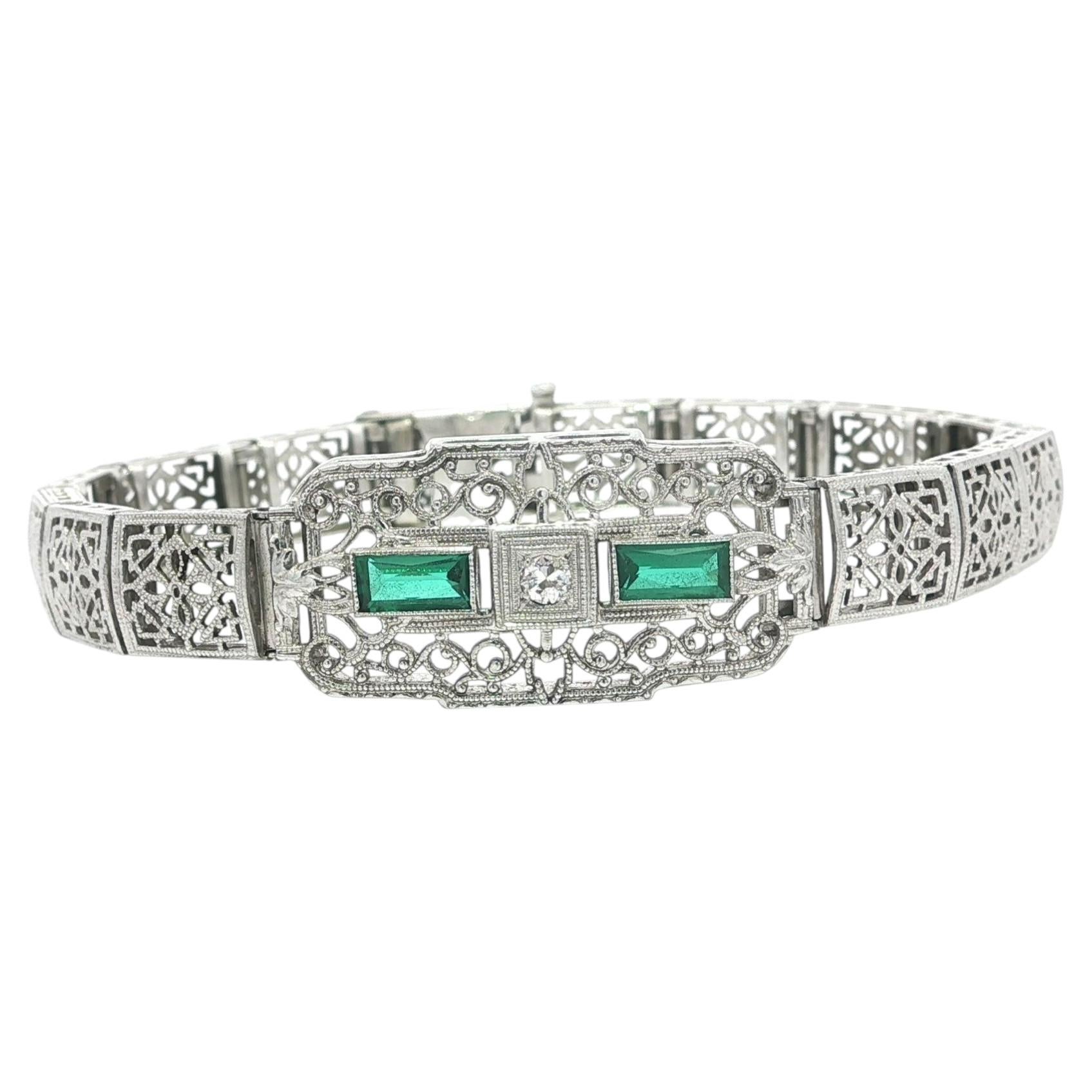 Bracciale antico Art Deco in oro bianco e platino con diamanti e pietre verdi a filigrana