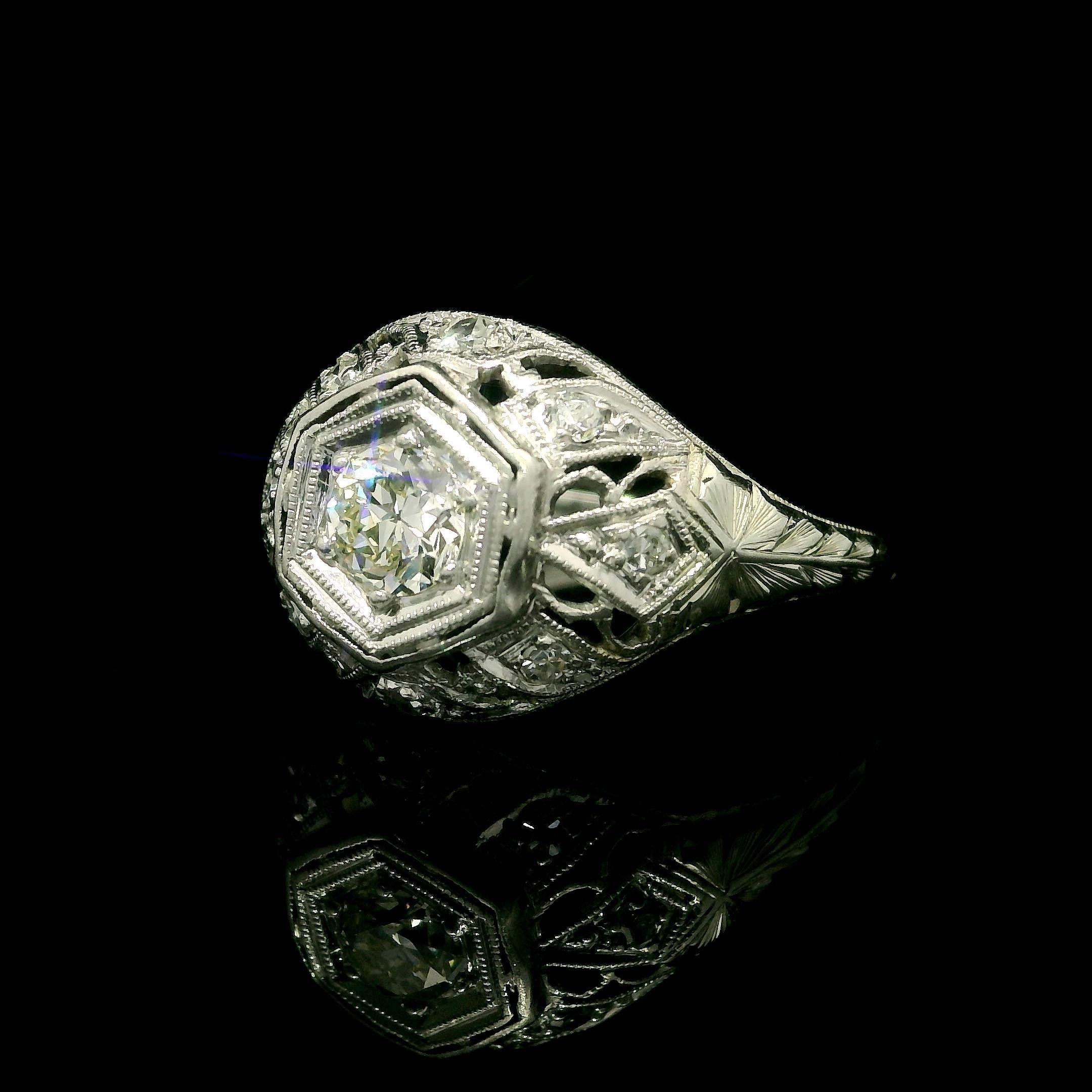Antique Art Deco White Gold & Platinum Old Cut Diamond Filigree Engraved Ring In Good Condition For Sale In Montclair, NJ