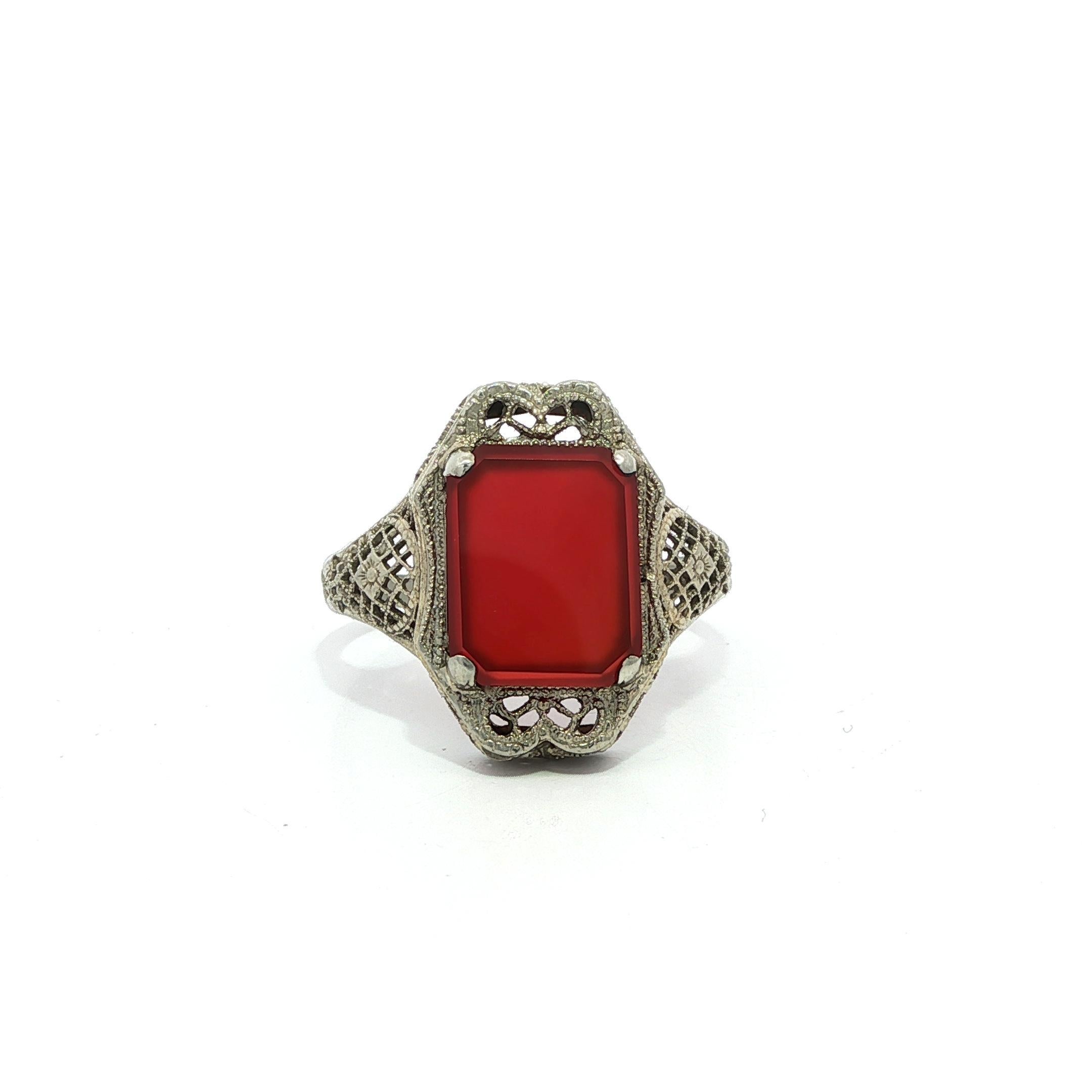 -Pierre(s)
(1) Cornaline véritable naturelle - taille rectangulaire - sertie - couleur brun orangé - 10.2x8.1mm (approx.)

MATERIAL : Or blanc massif 14k
Poids : 2.14 grammes
Taille de la bague : 6.0 (ajustée au doigt, veuillez nous contacter avant
