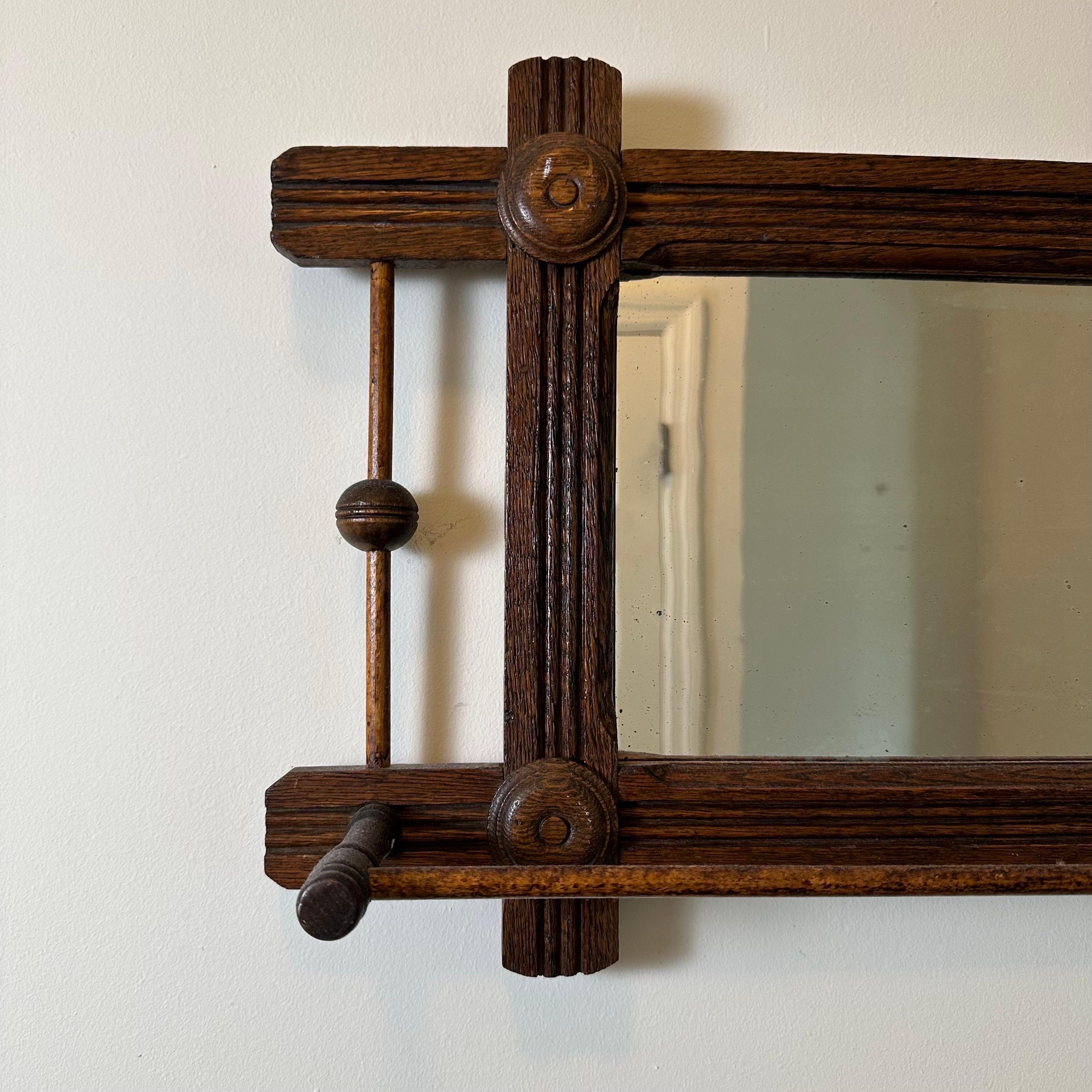 Americano Antique Mirror in legno Deco con barra di sospensione in vendita