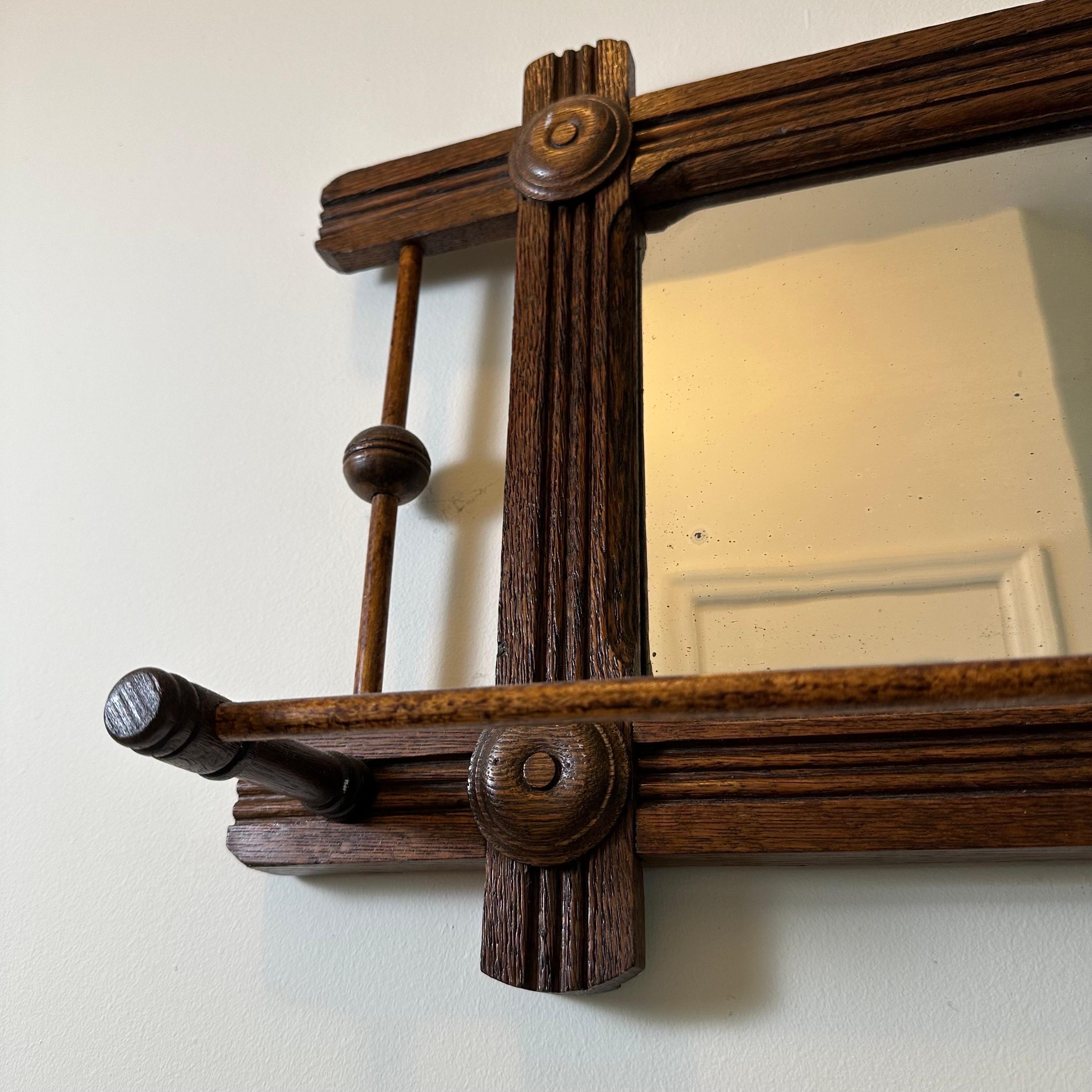 Antique Mirror in legno Deco con barra di sospensione In condizioni buone in vendita a Amityville, NY