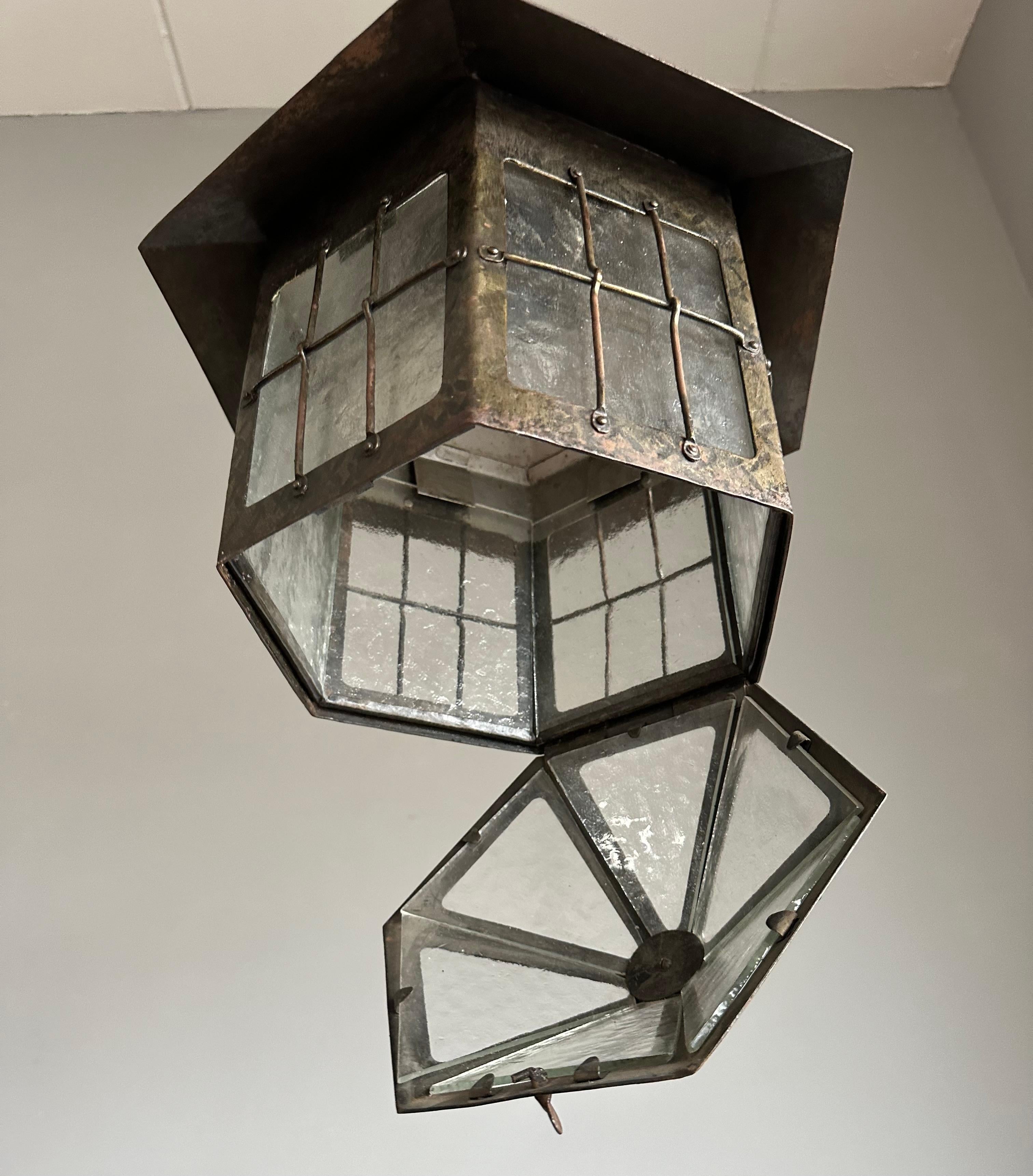 Antigua linterna Art Decó de hierro forjado y cristal catedral, para porche o vestíbulo en Bueno Estado en Lisse, NL
