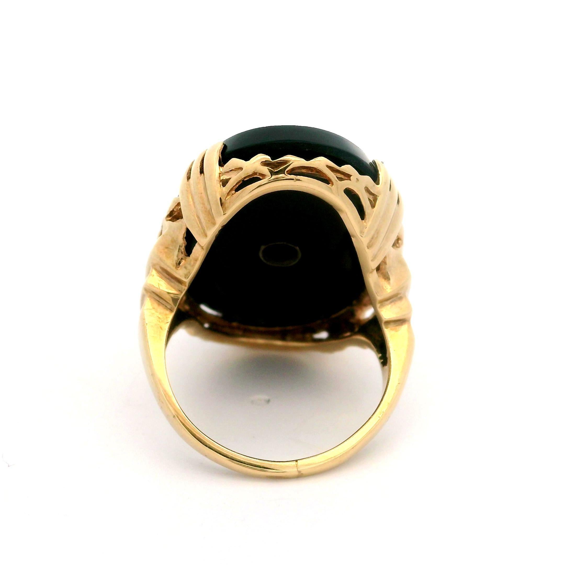 Antique Art Deco Yellow Gold Oval Black Onyx & Old Diamond Large Ring In Good Condition For Sale In Montclair, NJ