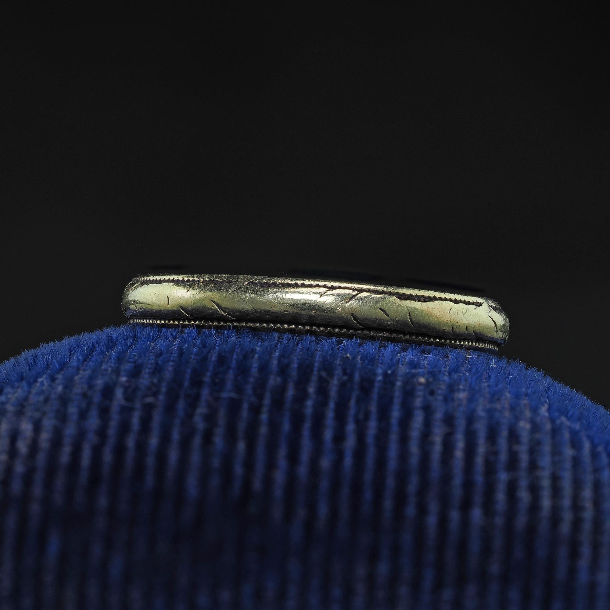 Beautiful Antique Art Deo 18K Yellow Gold Engraved Wedding Band - Size 6. This beautiful wedding band is crafted in 18k yellow gold. The ring features an engraved design going around the entire ring. The ring is in good condition with the engravings