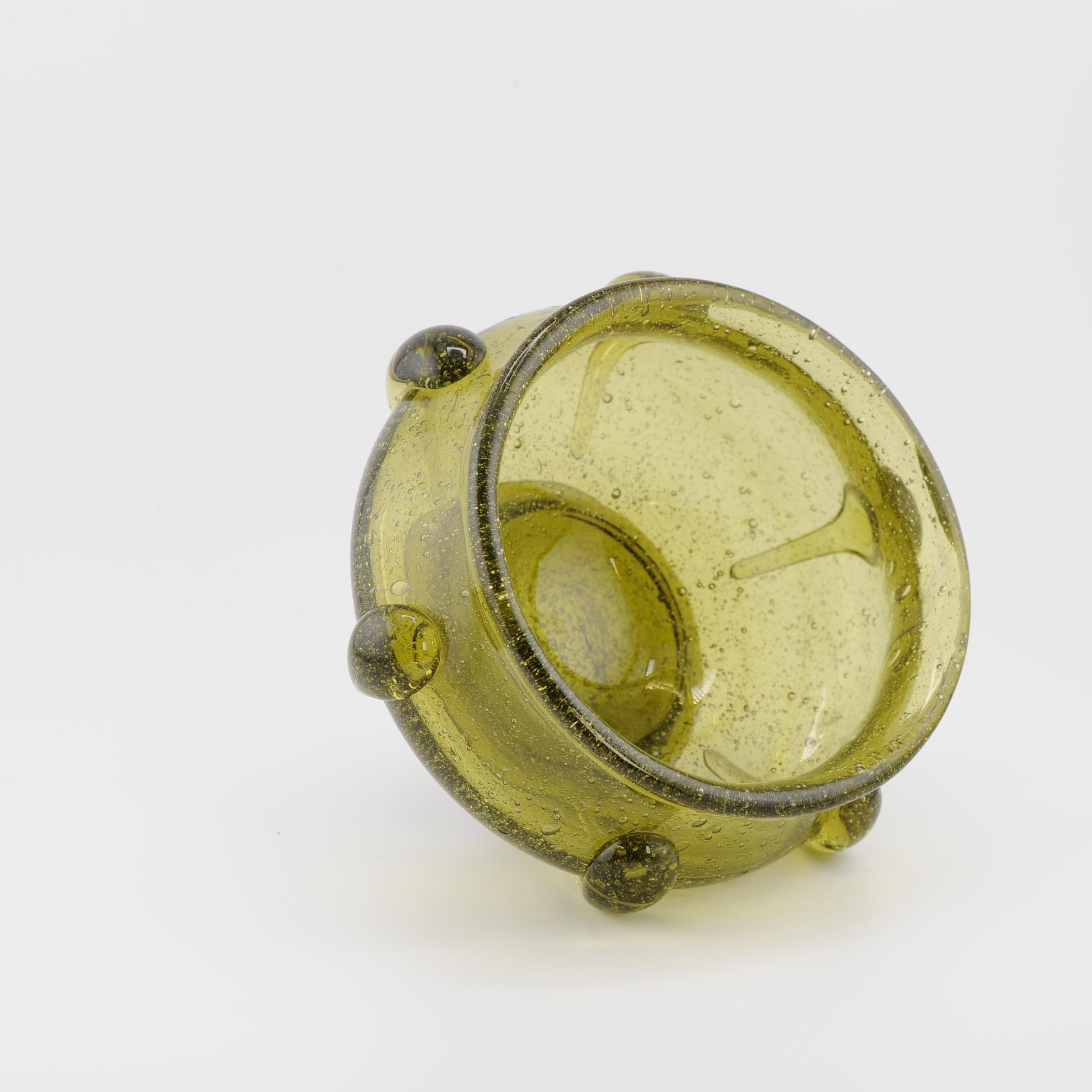 Antike Schale aus grünem Kunstglas mit Fuß und Blasen aus Glas mit Glasfuß. 19. Jahrhundert im Angebot 4