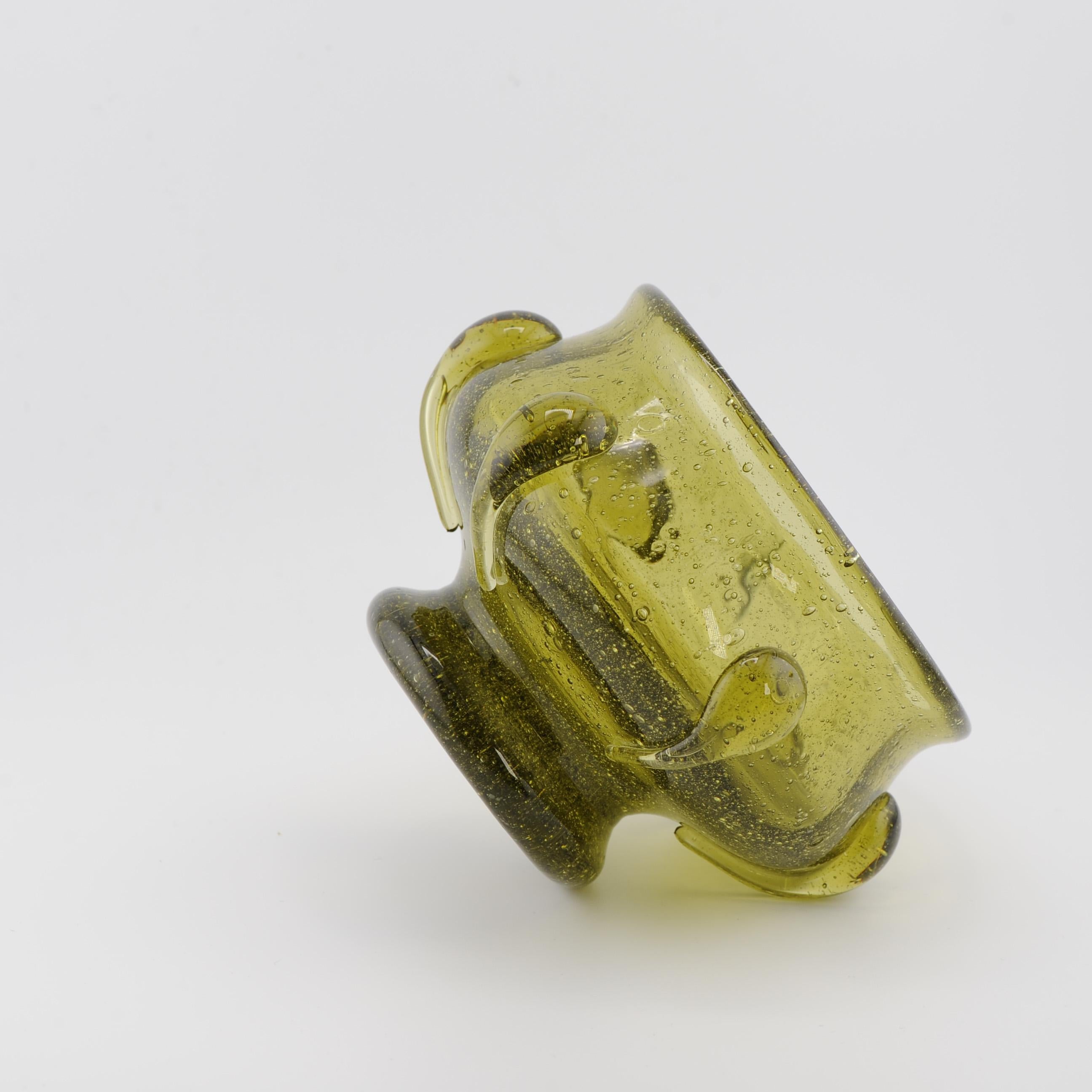 Antike Schale aus grünem Kunstglas mit Fuß und Blasen aus Glas mit Glasfuß. 19. Jahrhundert im Angebot 3