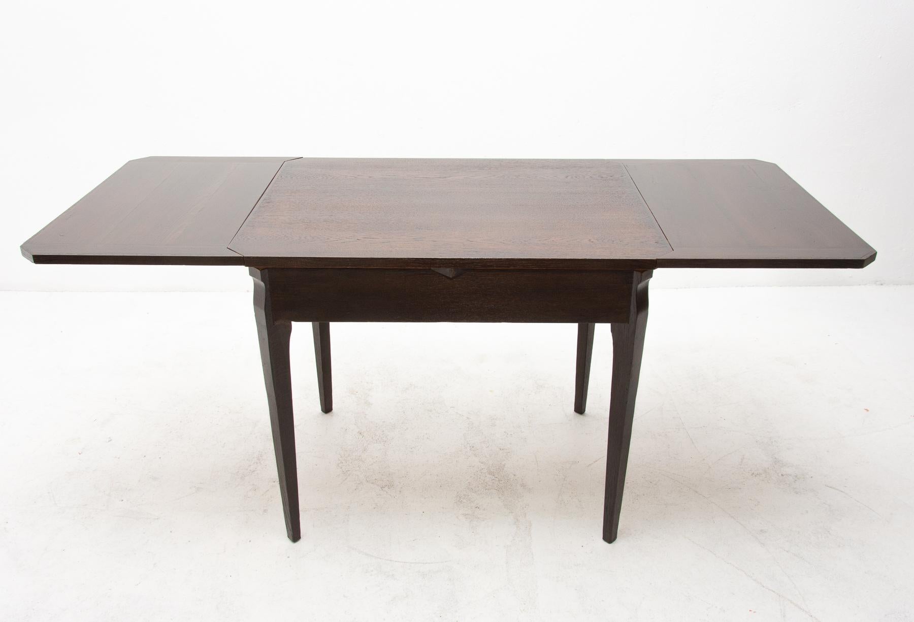 Early 20th Century Antique Art Nouveao Oak Dinning Table, Austria, Hungary