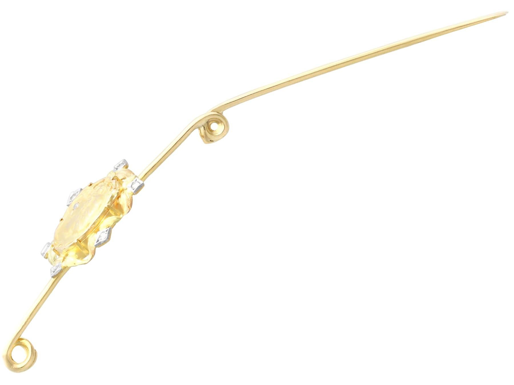 Antike Jugendstil-Barbrosche aus 21 Karat Gelbgold mit 0,13 Karat Diamanten für Damen oder Herren im Angebot