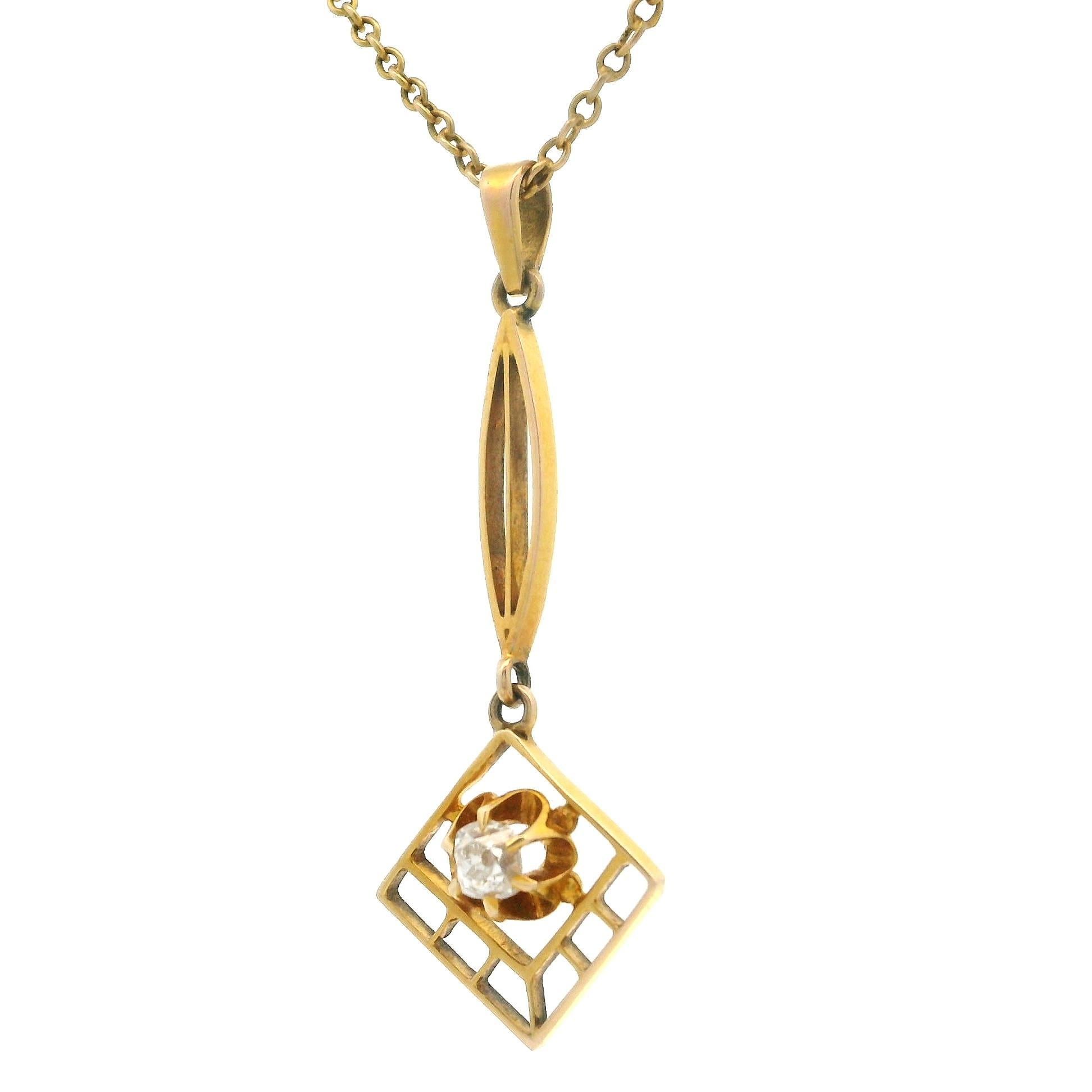 Antiguo Art Nouveau 0.15ct Diamond Open Work Geometric Lavalier Collar Colgante en Bueno estado para la venta en Montclair, NJ