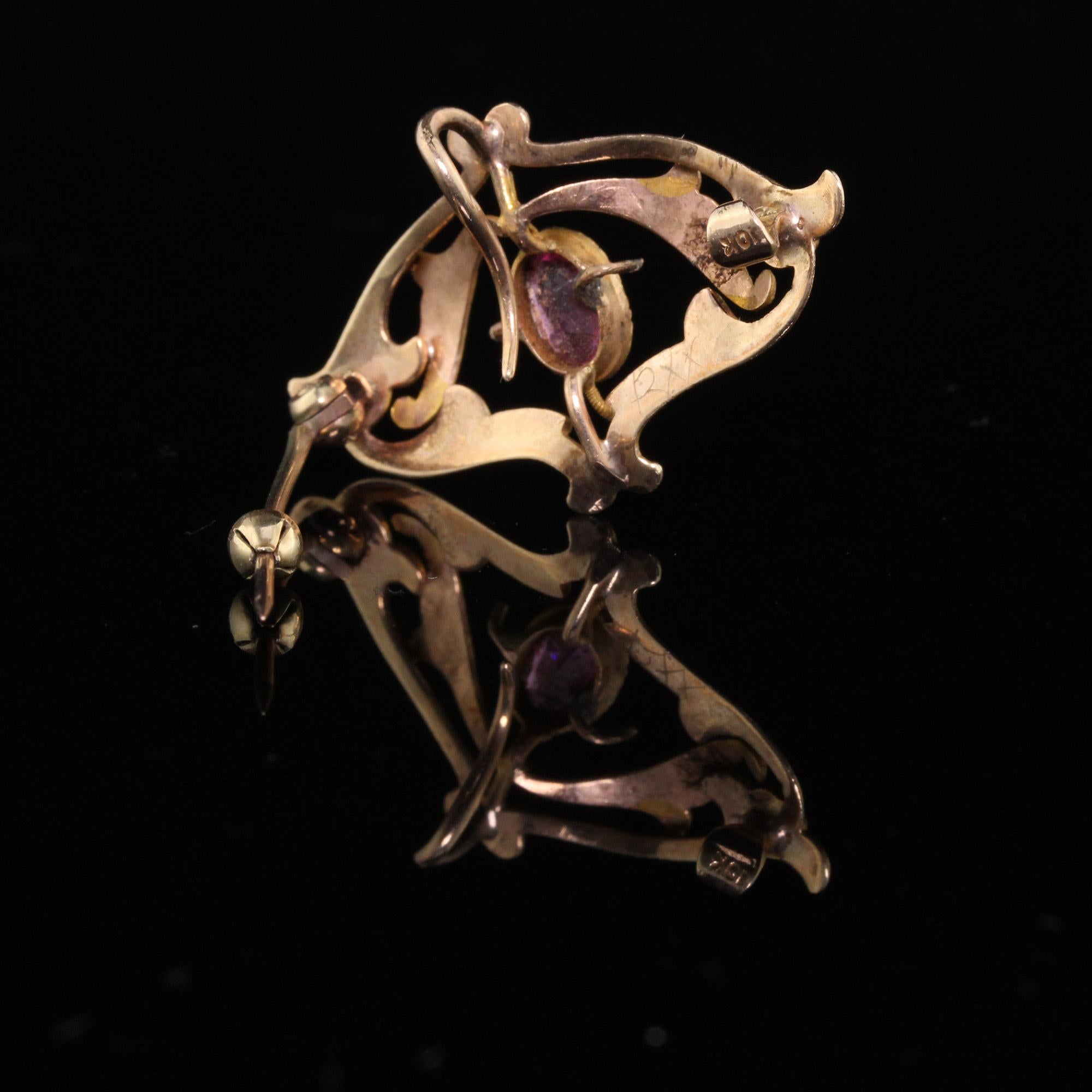 Stunning Art Nouveau gold pin with ruby center & enameling.

Metal: 10K Yellow Gold

Weight: 2.0 Grams

Gemstone Weight: Approximately 0.60 ct ruby

Measurements: 29.64 x 17.89 mm