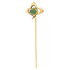 Épingle à cravate Art nouveau en or 14 carats et verre vert jade