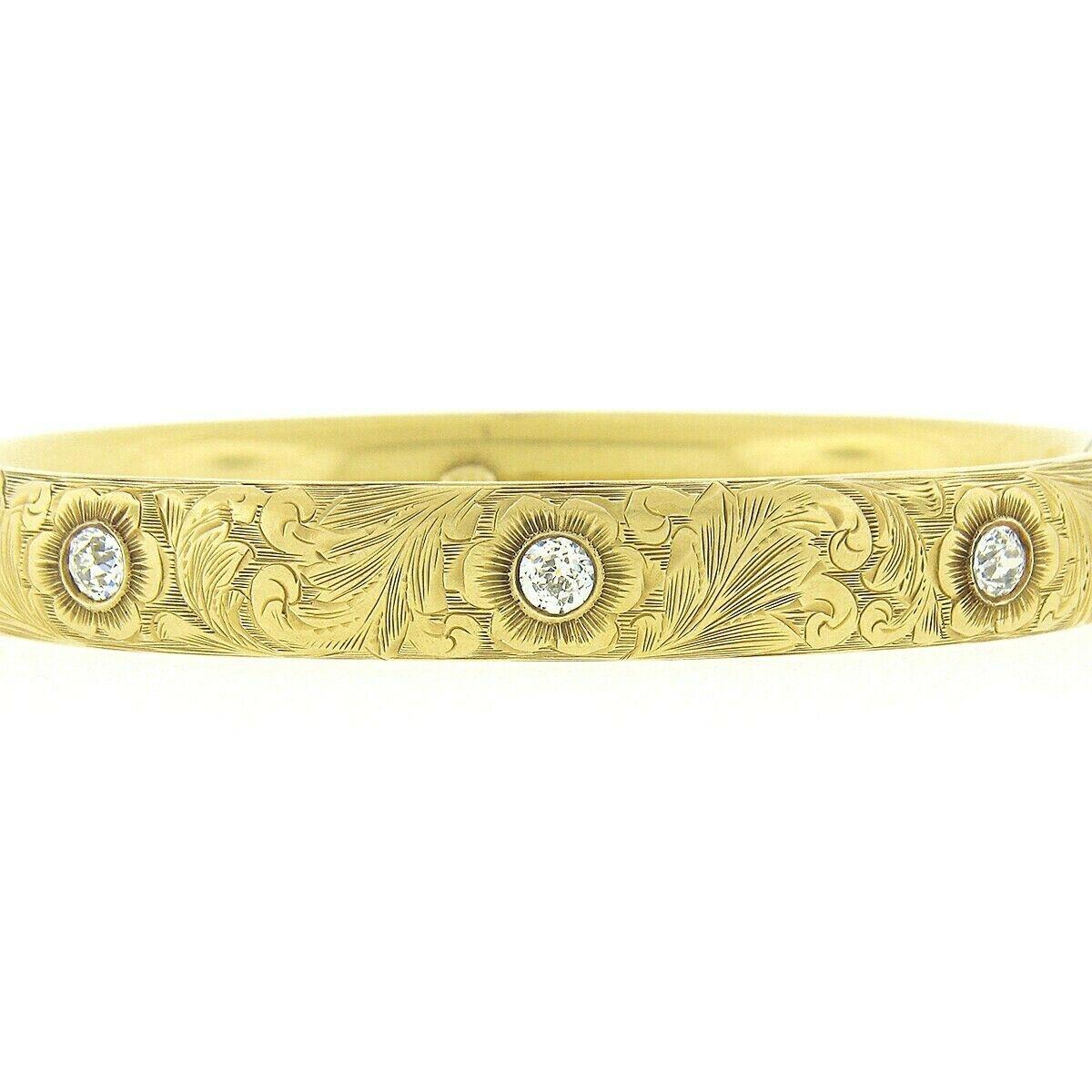 Dies ist eine absolut prächtige antike Armreif Armband, das sehr gut in massiven 14k Gelbgold gefertigt ist und verfügt über 3 sehr feine Qualität Diamanten ordentlich beabstandet und Lünette über die Oberseite gesetzt. Diese atemberaubenden