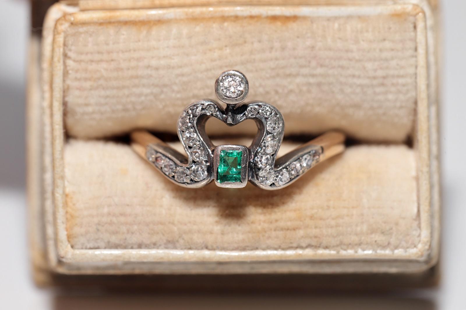 In ottime condizioni.
Il peso totale è di 2,6 grammi.
Totalmente è un diamante da 0,30 carati.
Il diamante ha colore H e purezza vs-s1.
Totalmente è smeraldo da 0,10 ct.
La misura dell'anello è US 6.3
Possiamo realizzare qualsiasi dimensione.
La