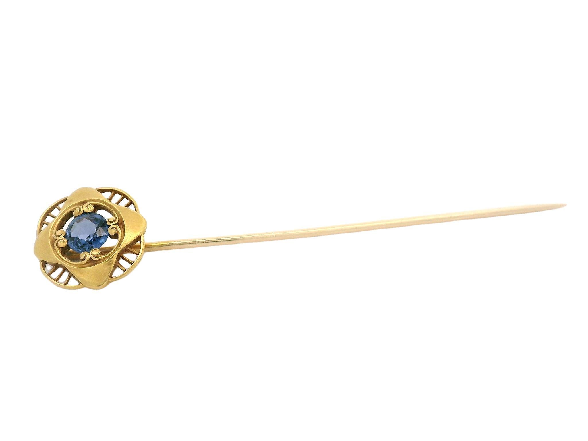 Antique Art Nouveau 14k Yellow Gold GIA 0.65ct Montana Sapphire Stick Pin In Good Condition For Sale In Montclair, NJ