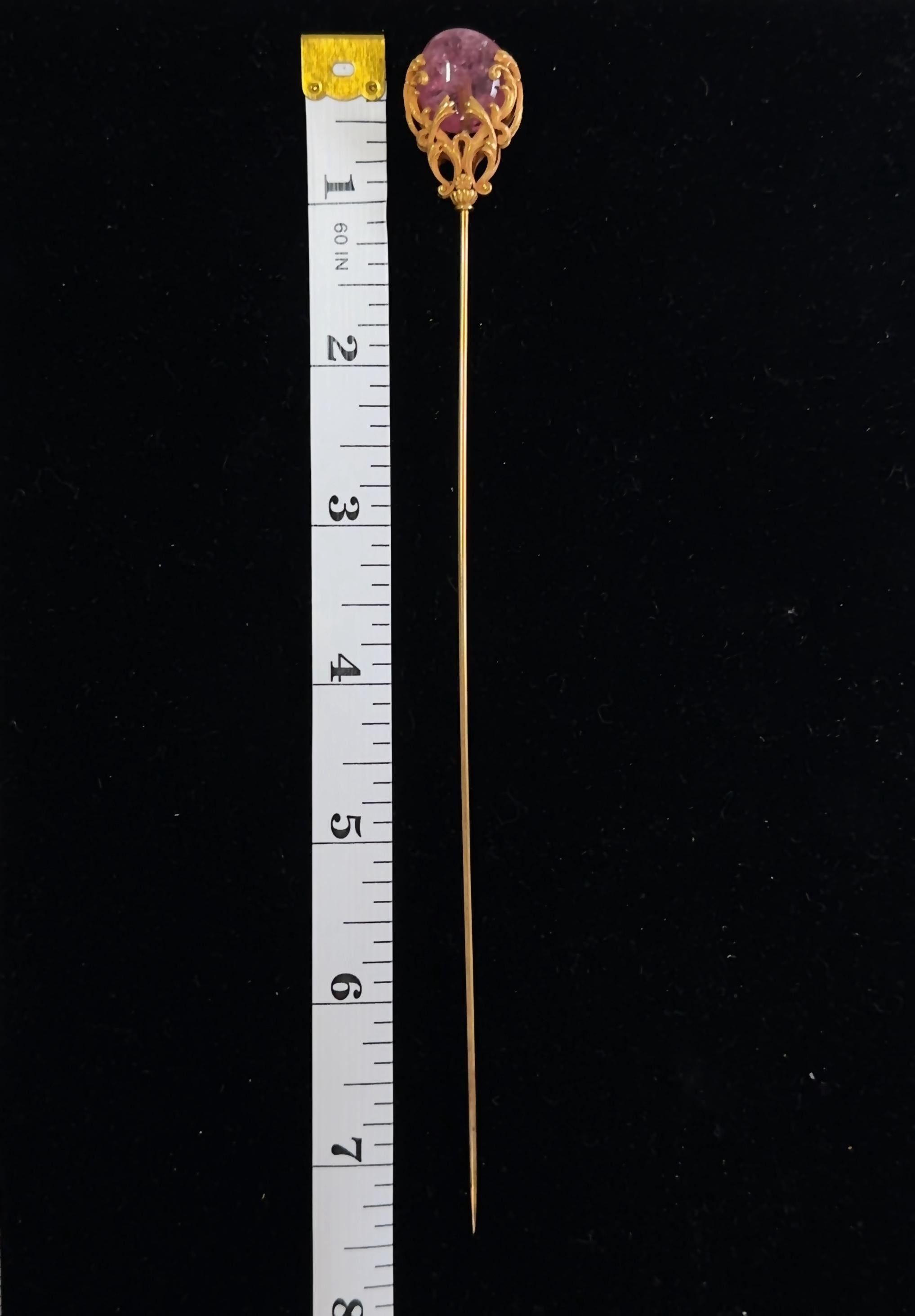 Antique Art Nouveau 14k Yellow Gold Large Pink Tourmaline Detailed Hat Pin In Excellent Condition In Montclair, NJ