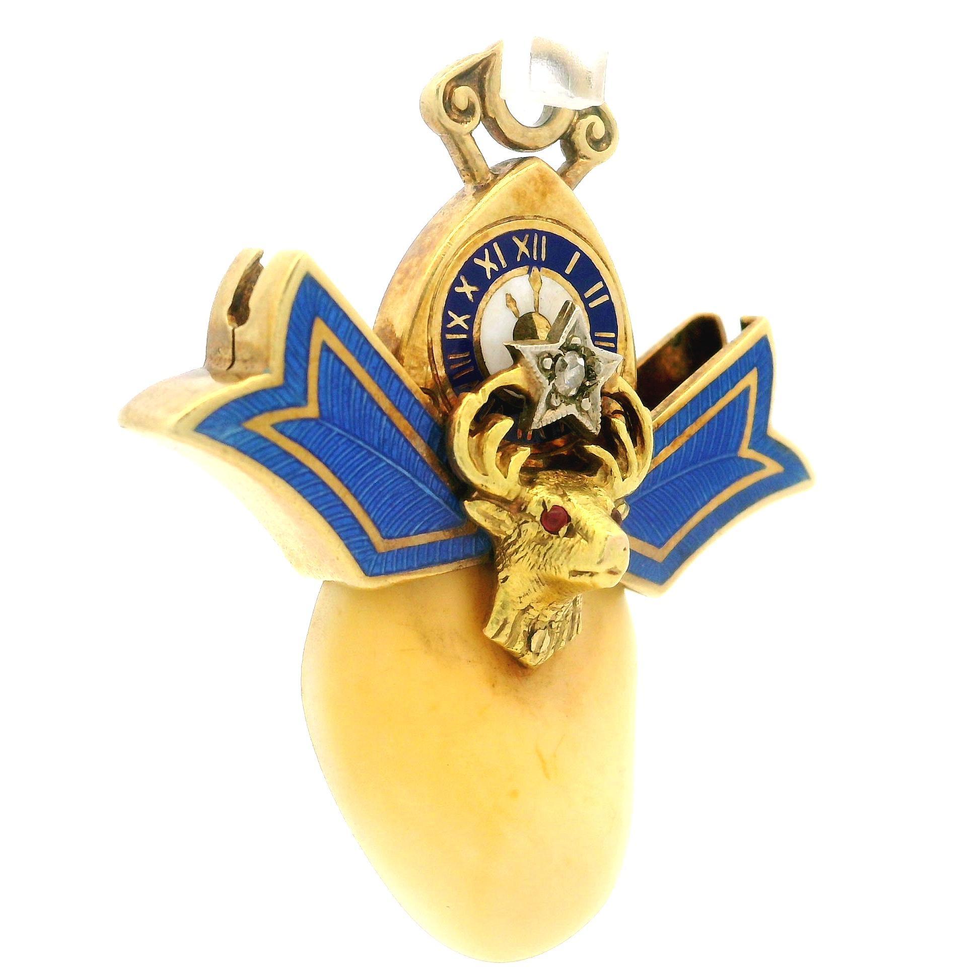 -Pierre(s)
(1) Dent de wapiti véritable naturelle
(1) Diamants véritables naturels - taille ancienne - serti clos - couleur blanche - 0,02ctw (approx.)

MATERIAL : Or jaune 14k massif - Dent de wapiti - Émail bleu
Poids : 10,38 grammes
Hauteur