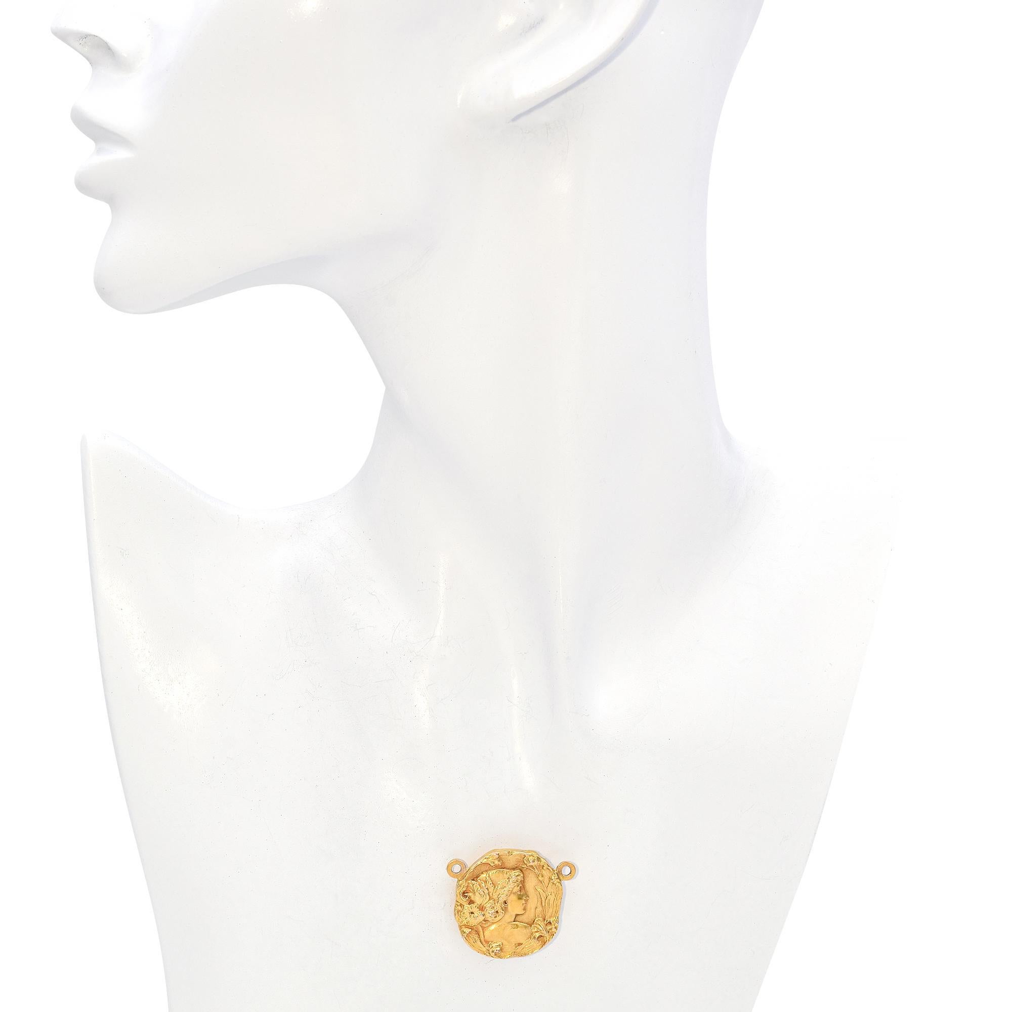 Antique Art Nouveau 15k Yellow Gold Nymph Medallion Pendant In Good Condition For Sale In New York, NY