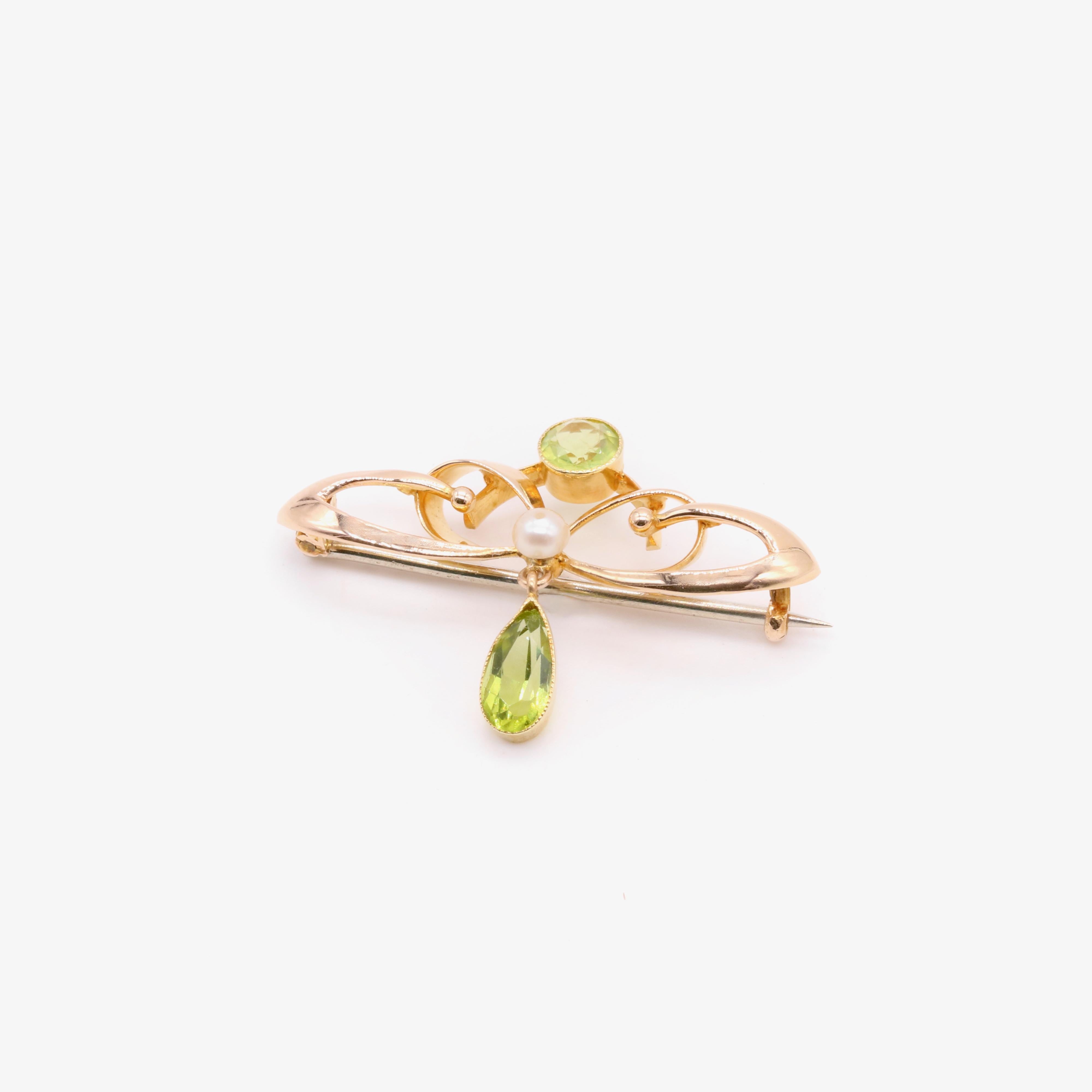 Antike Jugendstil-Brosche aus 15 Karat Gelbgold mit Peridot und Perlen, im Originalgehäuse für Damen oder Herren im Angebot