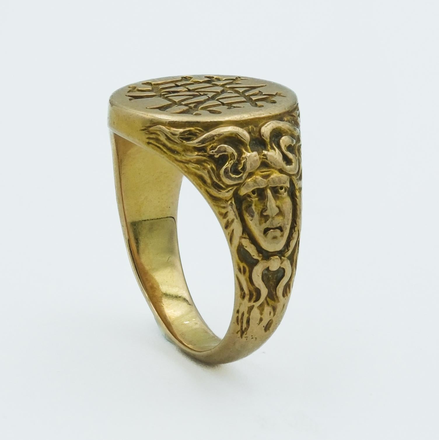 Antique Art Nouveau 16 Karat Yellow Gold Medusa Figural Signet Ring In Excellent Condition For Sale In Fairfield, CT