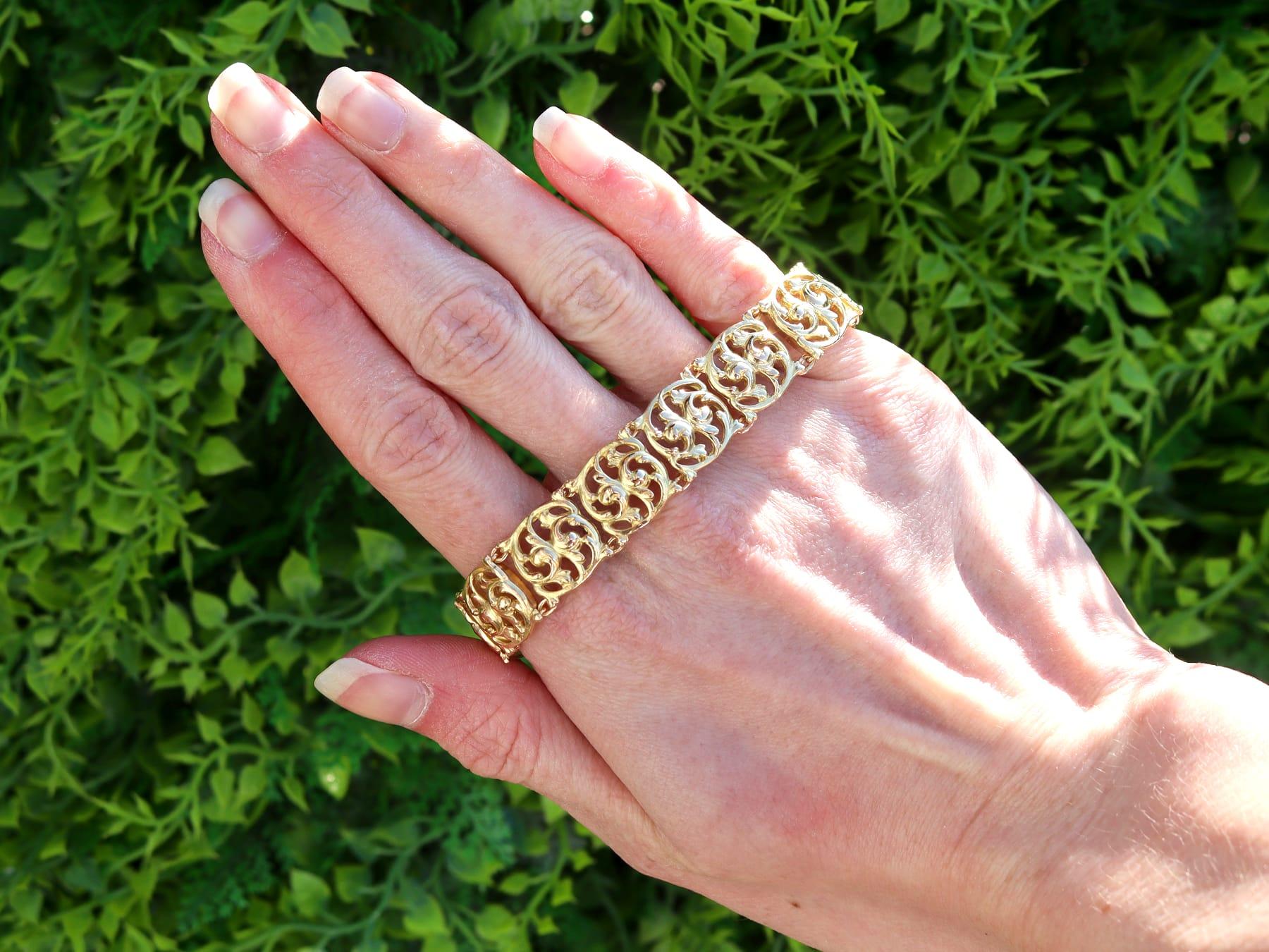 An exceptional, fine and impressive antique French 18 karat yellow gold Art Nouveau style bracelet; part of our diverse antique jewellery and estate jewelry collections.

This exceptional, fine and impressive antique Art Nouveau bracelet has been