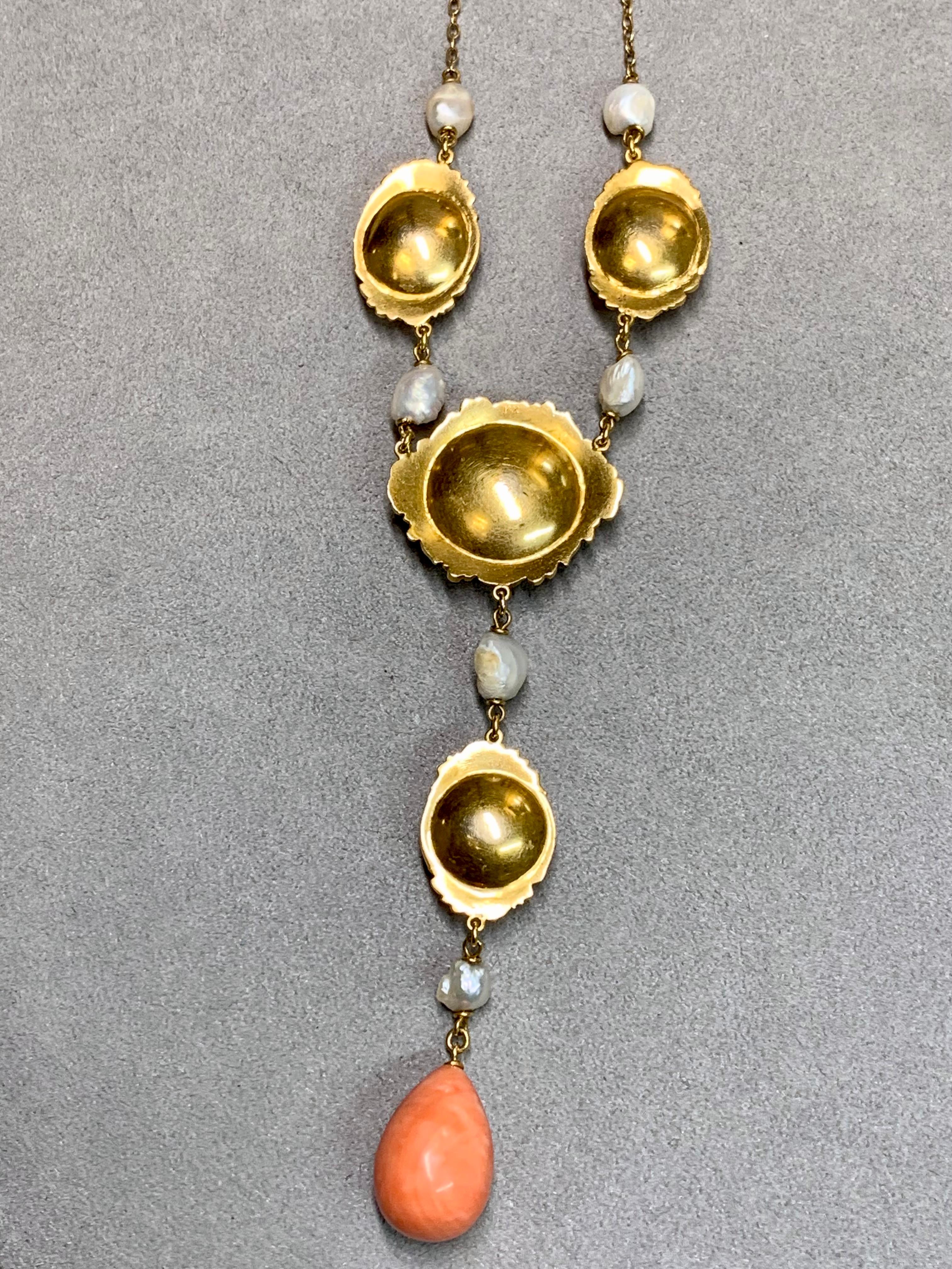 Antique Art Nouveau 18K Motif Floral Cabochon Corail Rose Perle Y - Collier de Pendaison Bon état - En vente à Winter Springs, FL