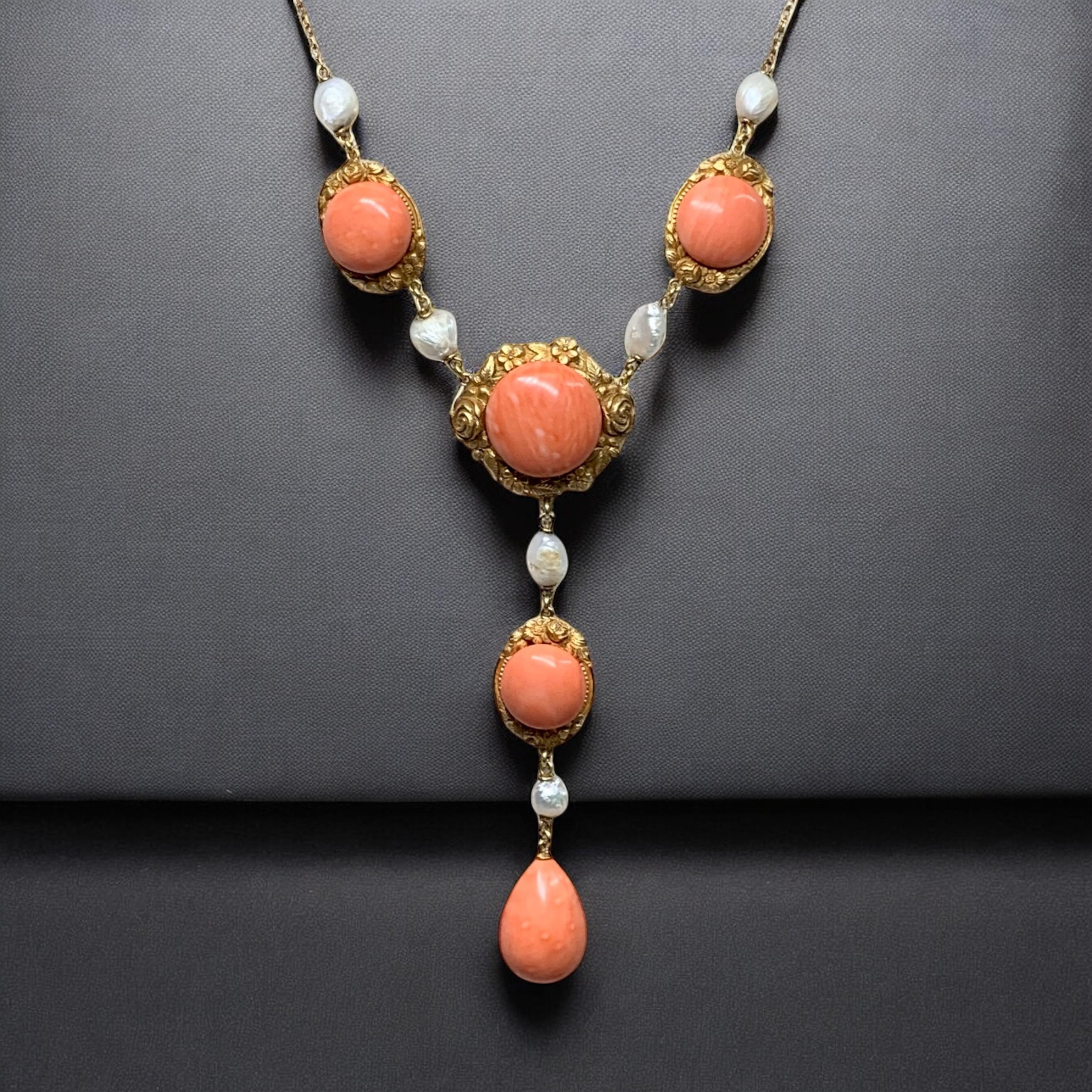Antique Art Nouveau 18K Motif Floral Cabochon Corail Rose Perle Y - Collier de Pendaison en vente 3