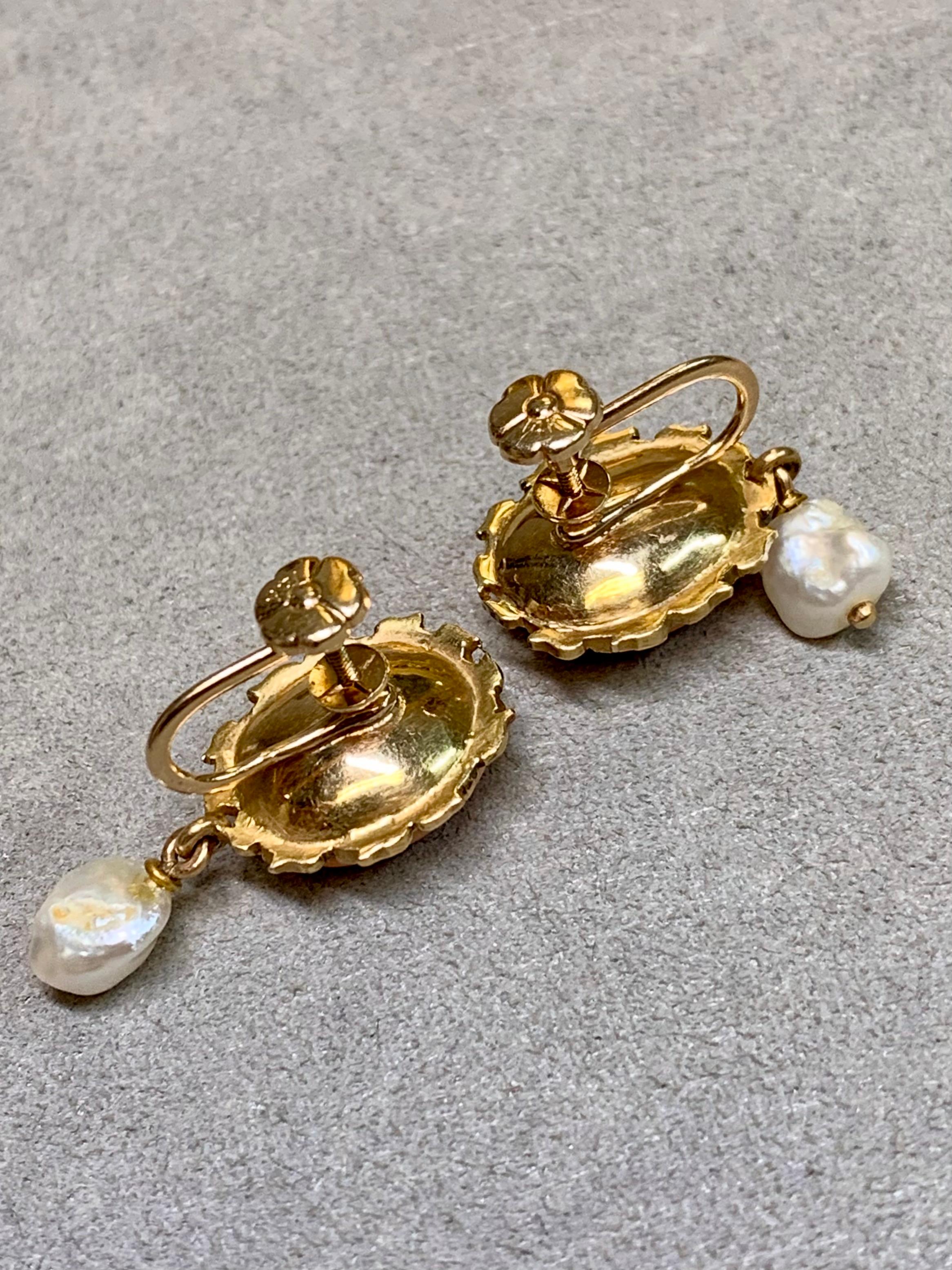da uomo o donna Orecchini floreali con chiusura a vite in corallo rosa barocco 18 carati, Arte Antiques in vendita