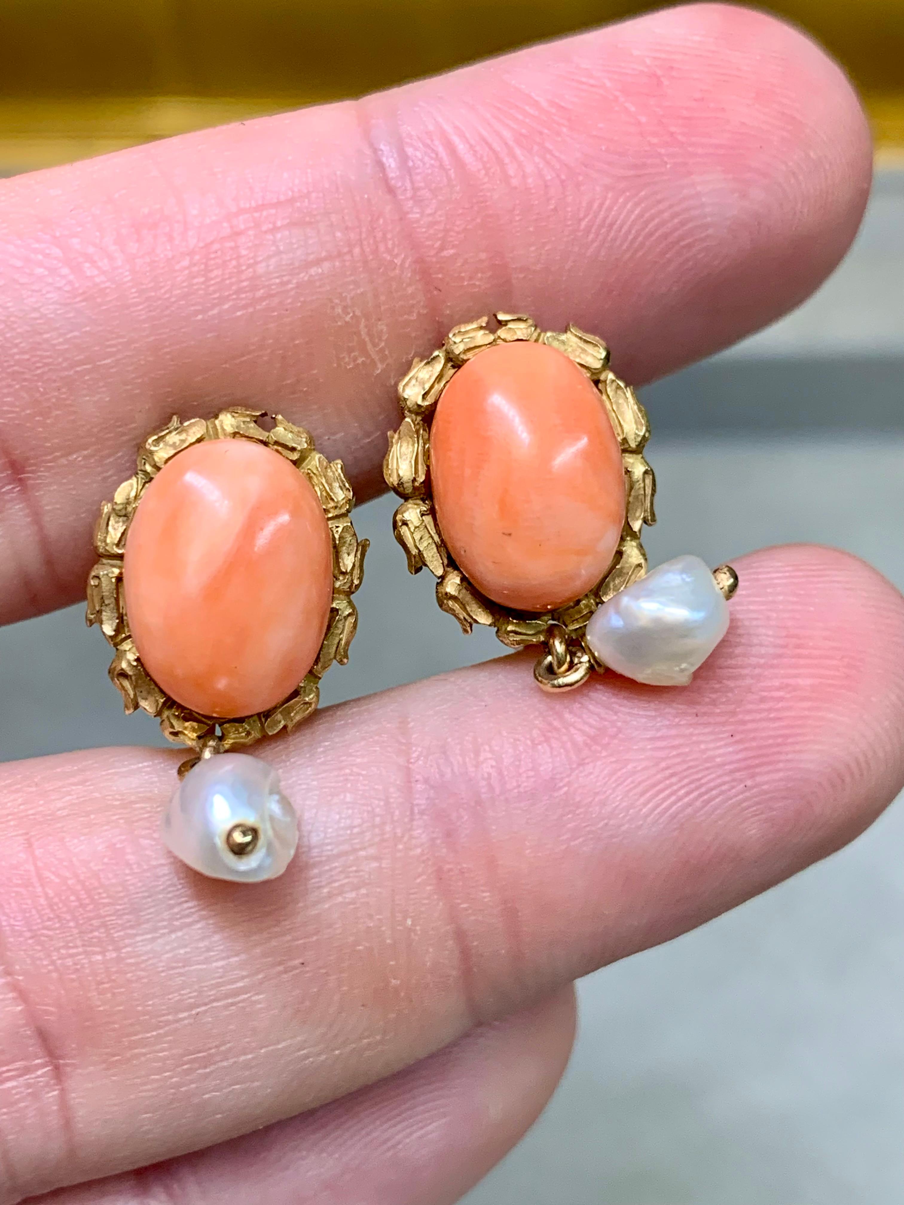 Orecchini floreali con chiusura a vite in corallo rosa barocco 18 carati, Arte Antiques in vendita 2
