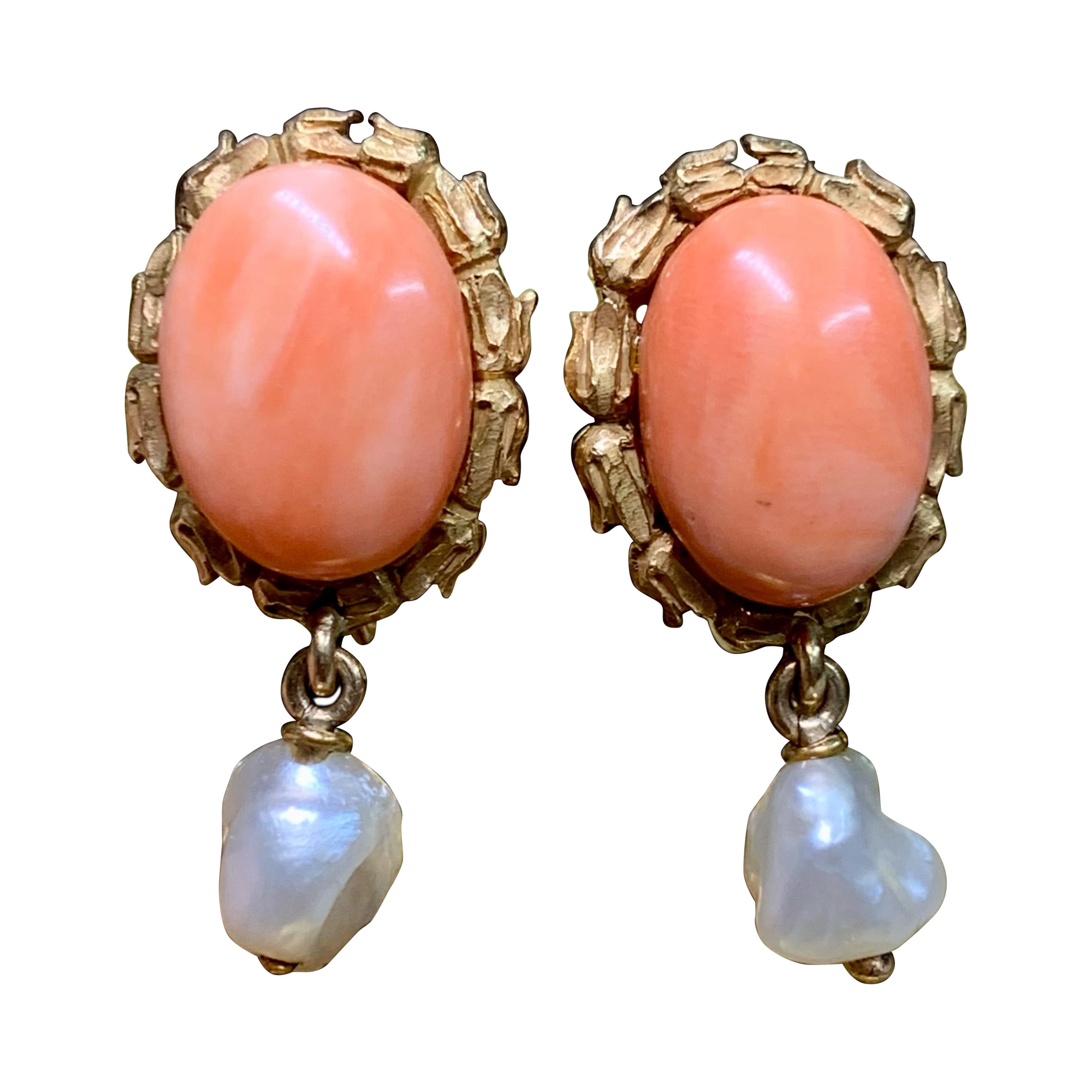 Orecchini floreali con chiusura a vite in corallo rosa barocco 18 carati, Arte Antiques in vendita