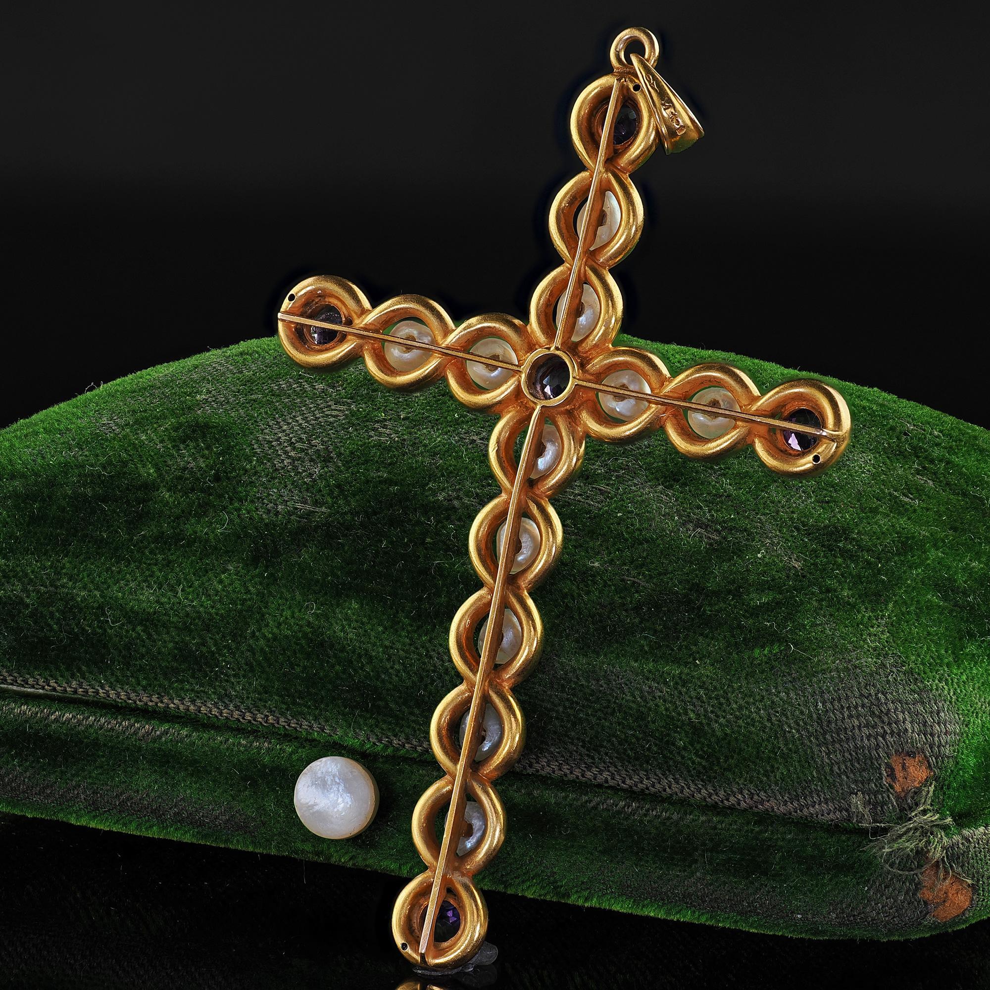 Colgante cruz de amatista y perla de oro amarillo de 18 quilates Art Nouveau antiguo Corte redondo en venta