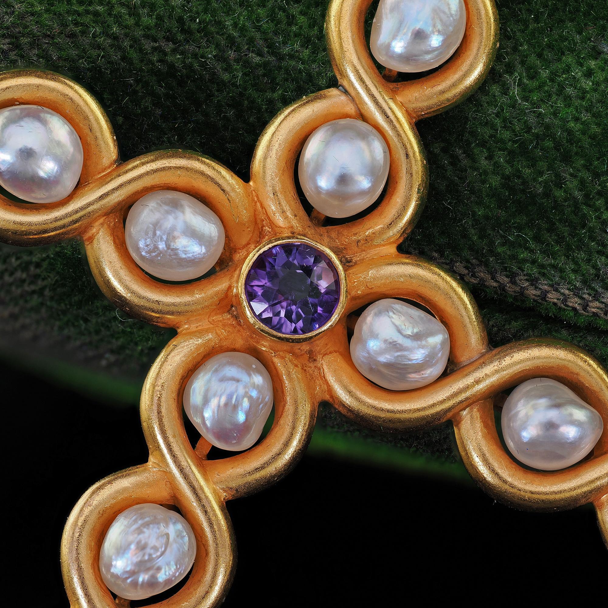De las mujeres Colgante cruz de amatista y perla de oro amarillo de 18 quilates Art Nouveau antiguo en venta