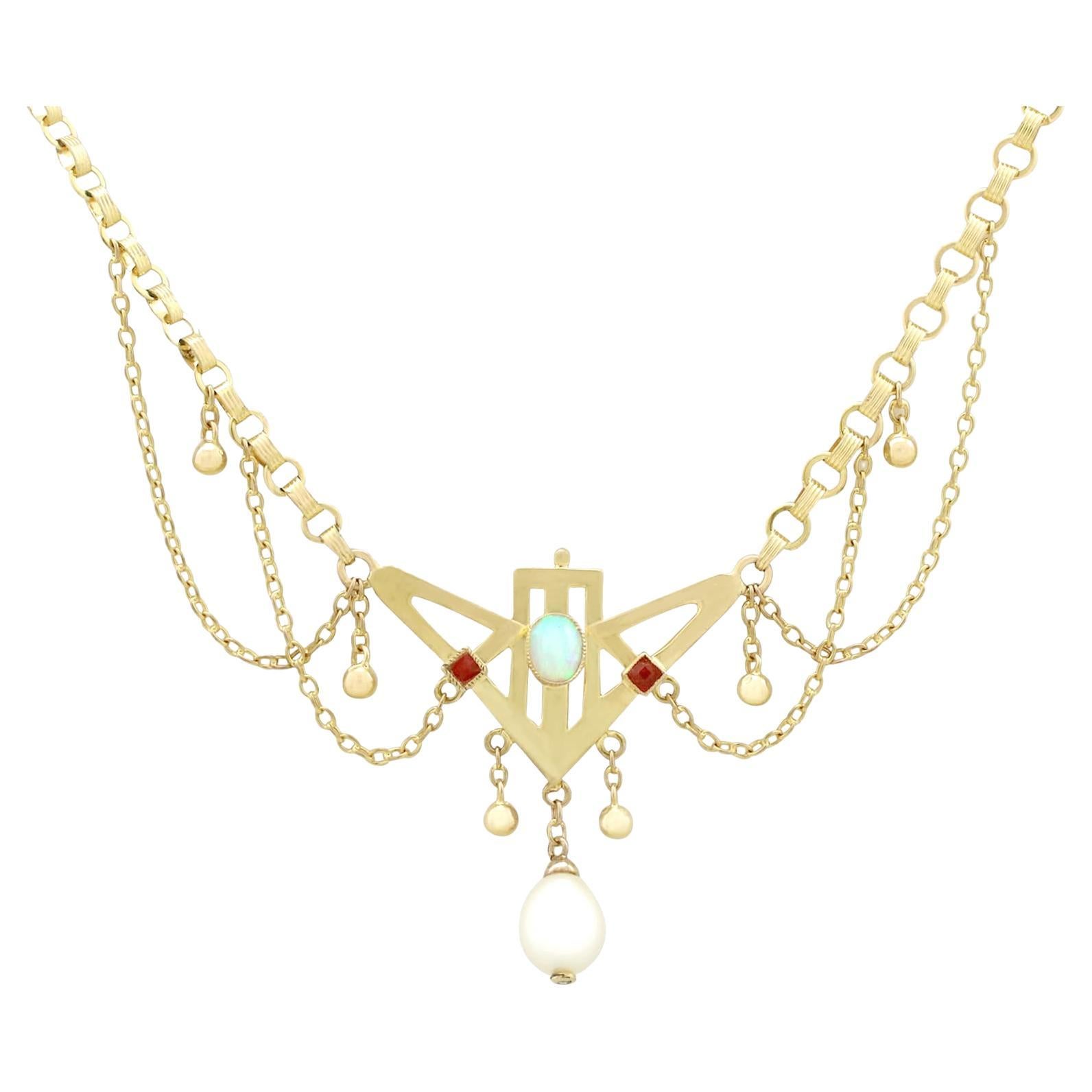 Collier ancien Art nouveau des années 1900 en or jaune, opale et rubis