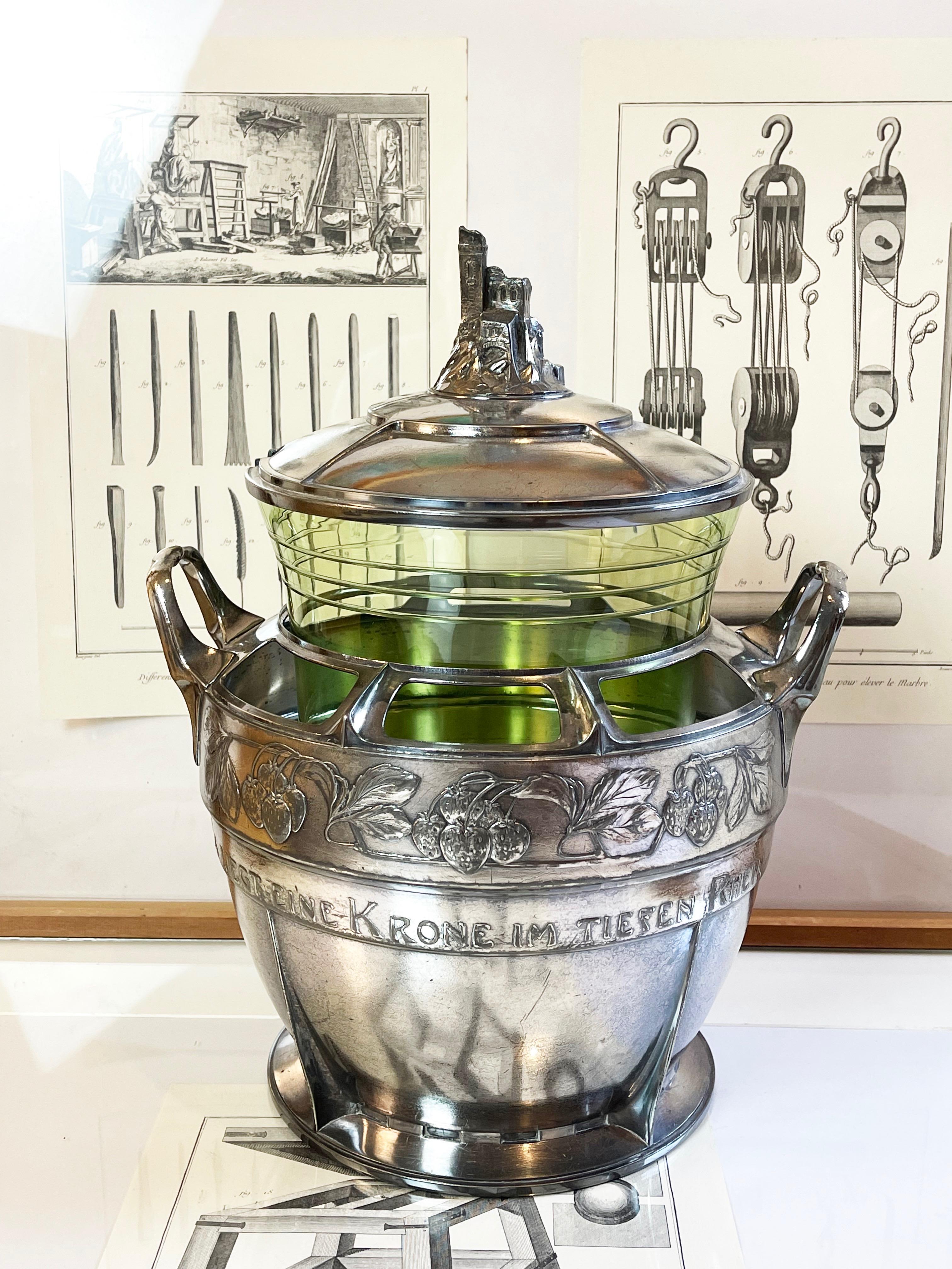 Antiguo Art Nouveau 1910s Ponchera o Champaign Cooler, Rhine Valleys Chateau Hecho a mano