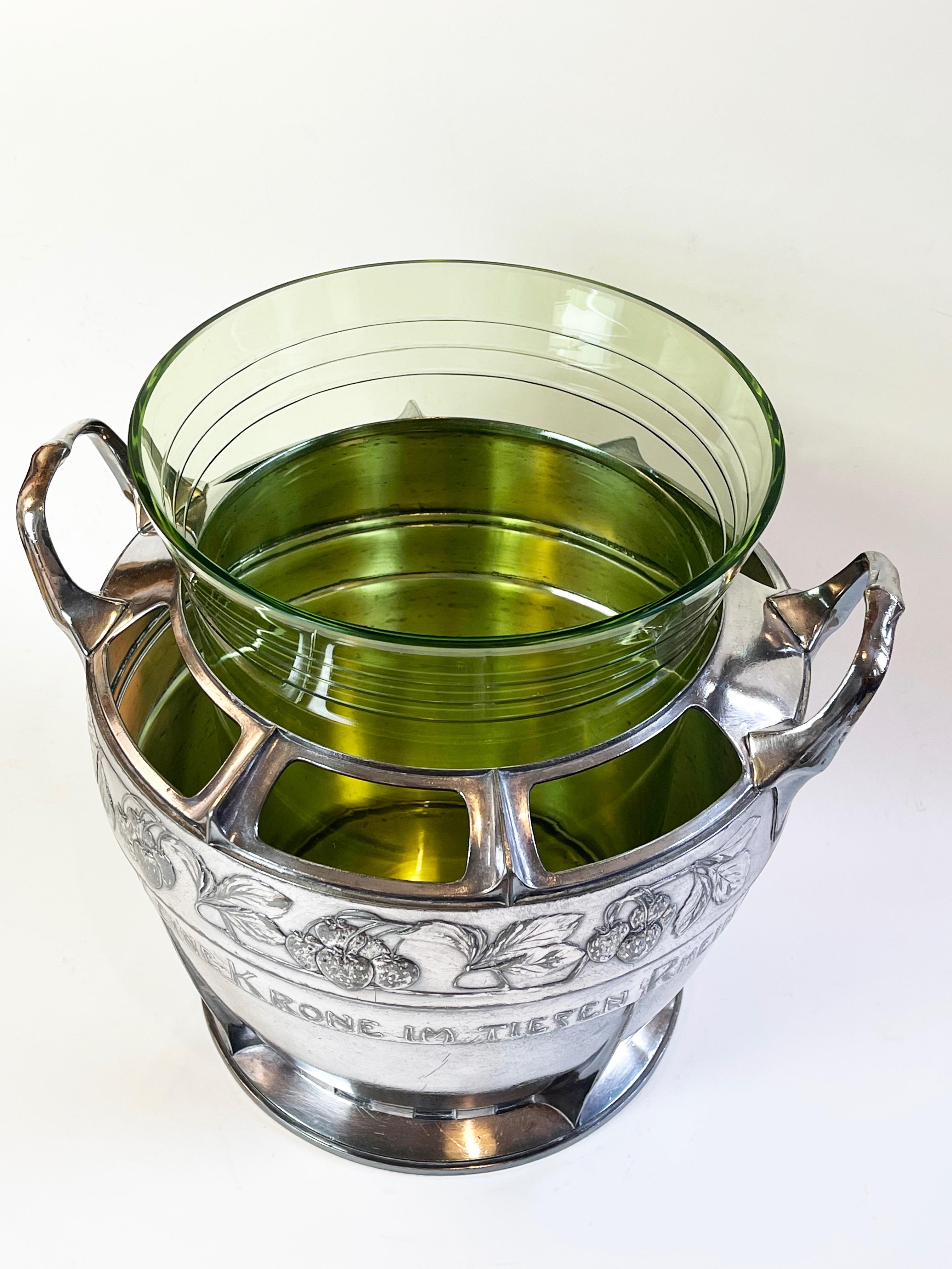 Antiguo Art Nouveau 1910s Ponchera o Champaign Cooler, Rhine Valleys Chateau siglo XX