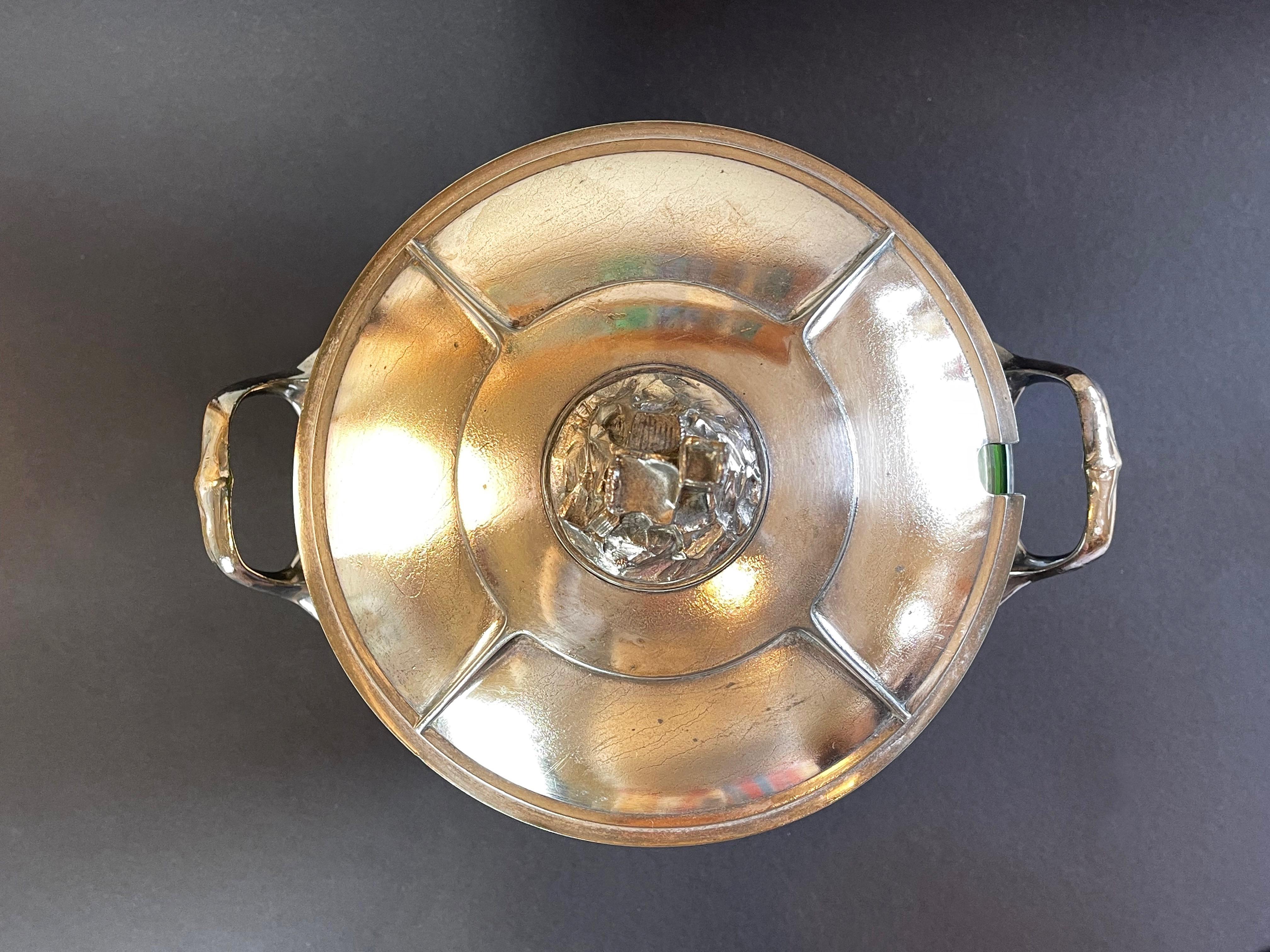 Antiguo Art Nouveau 1910s Ponchera o Champaign Cooler, Rhine Valleys Chateau Vidrio artístico