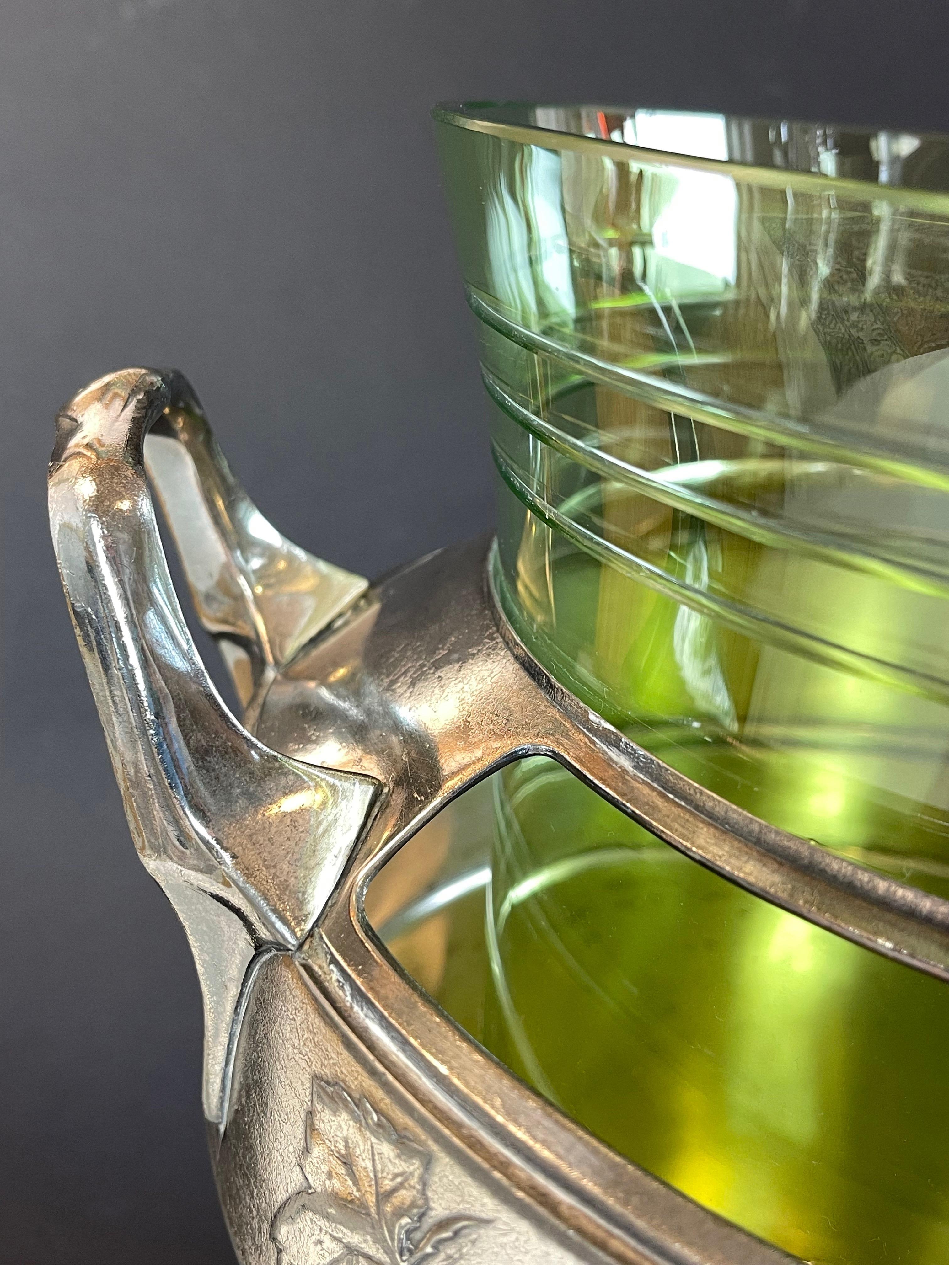 Antiguo Art Nouveau 1910s Ponchera o Champaign Cooler, Rhine Valleys Chateau 2