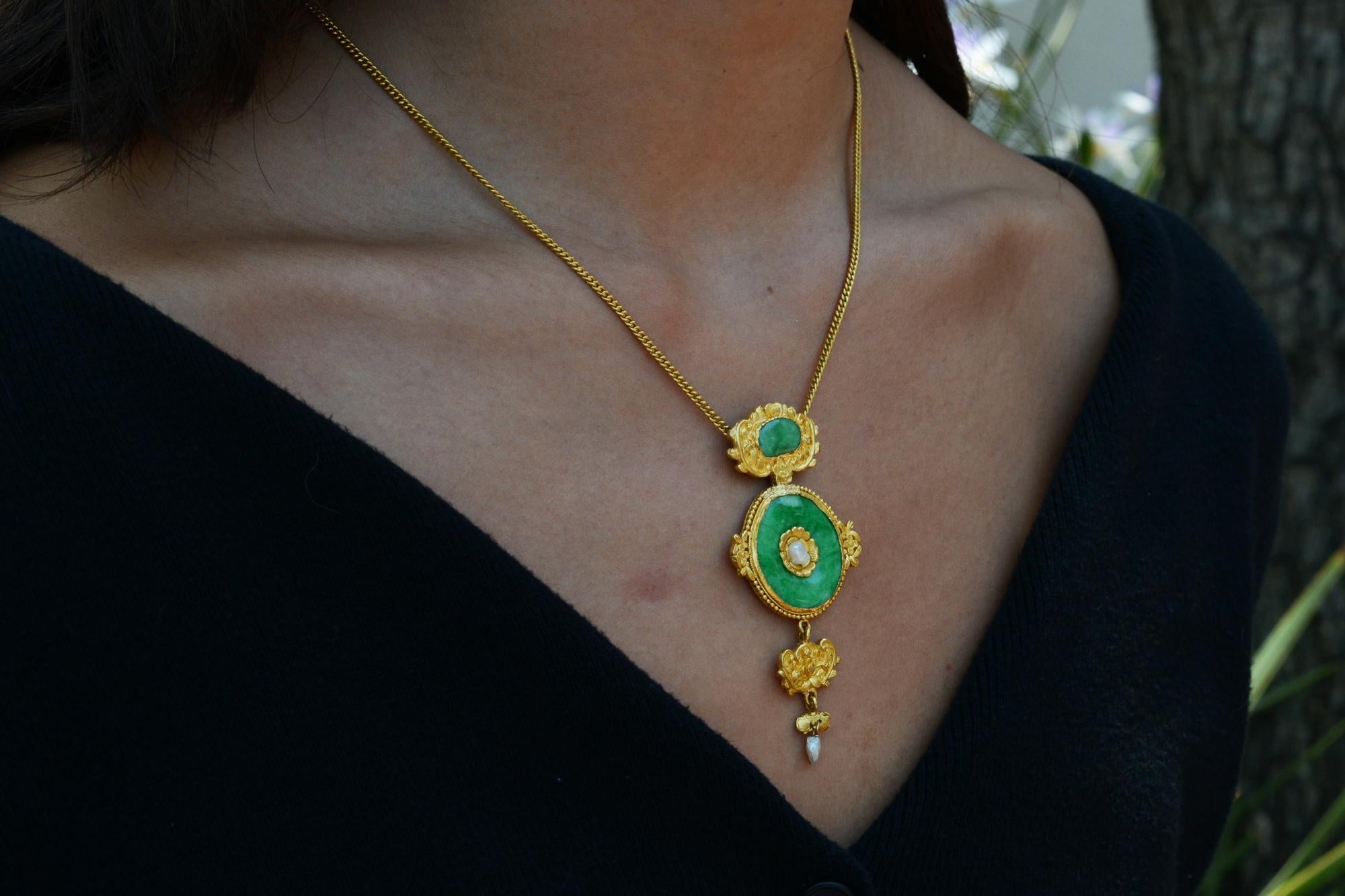 Round Cut Antique Art Nouveau 24K Gold Natural Jadeite Necklace