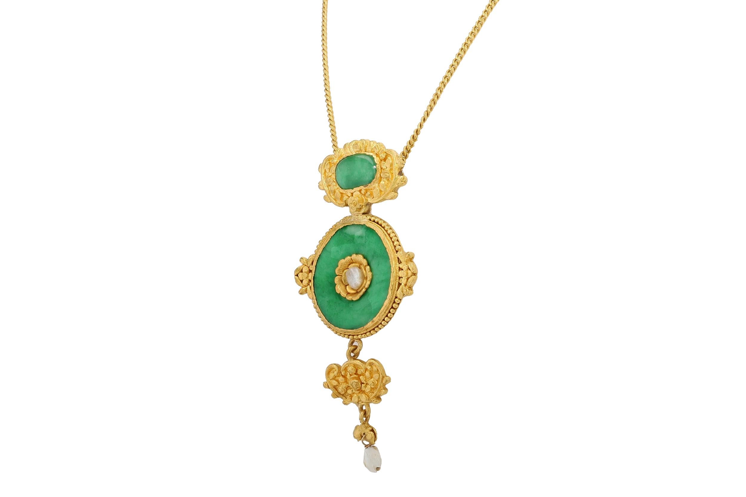 Antique Art Nouveau 24K Gold Natural Jadeite Necklace In Good Condition In Santa Barbara, CA