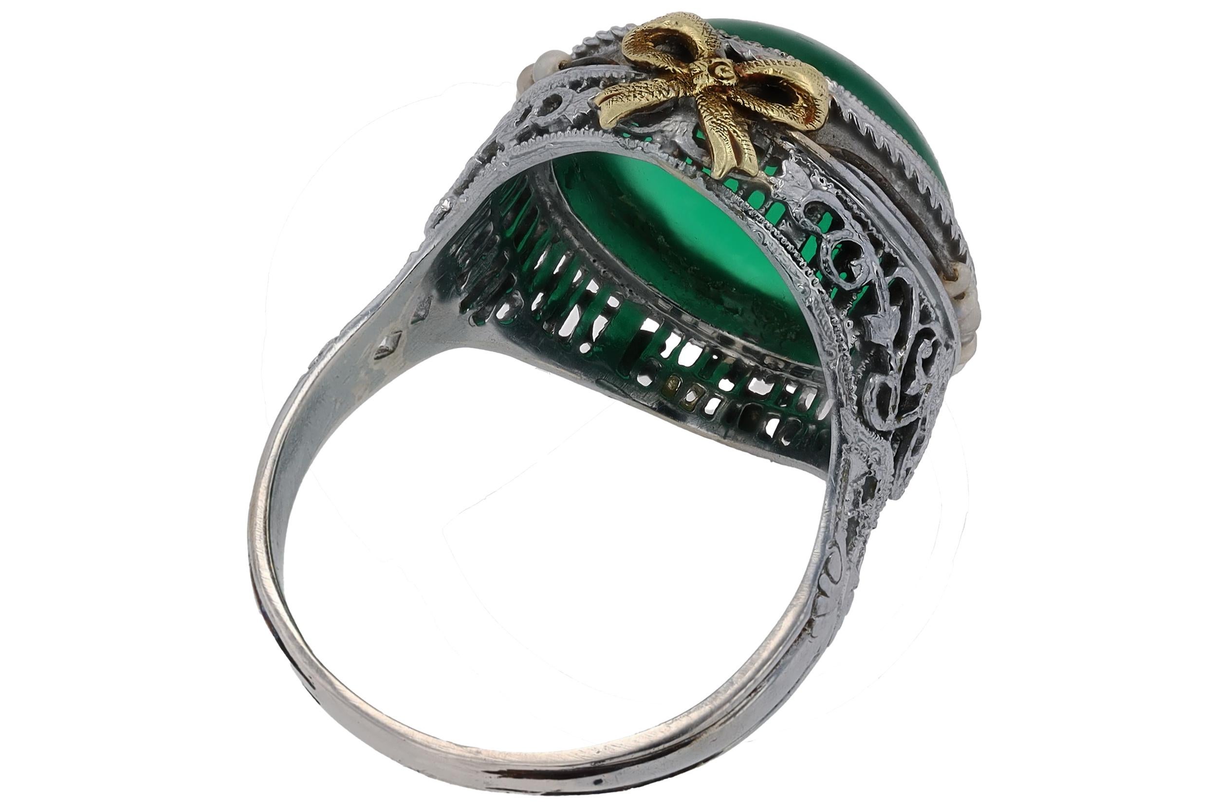 Women's or Men's Antique Art Nouveau 4 Carat Chrysoprase Cocktail Ring For Sale