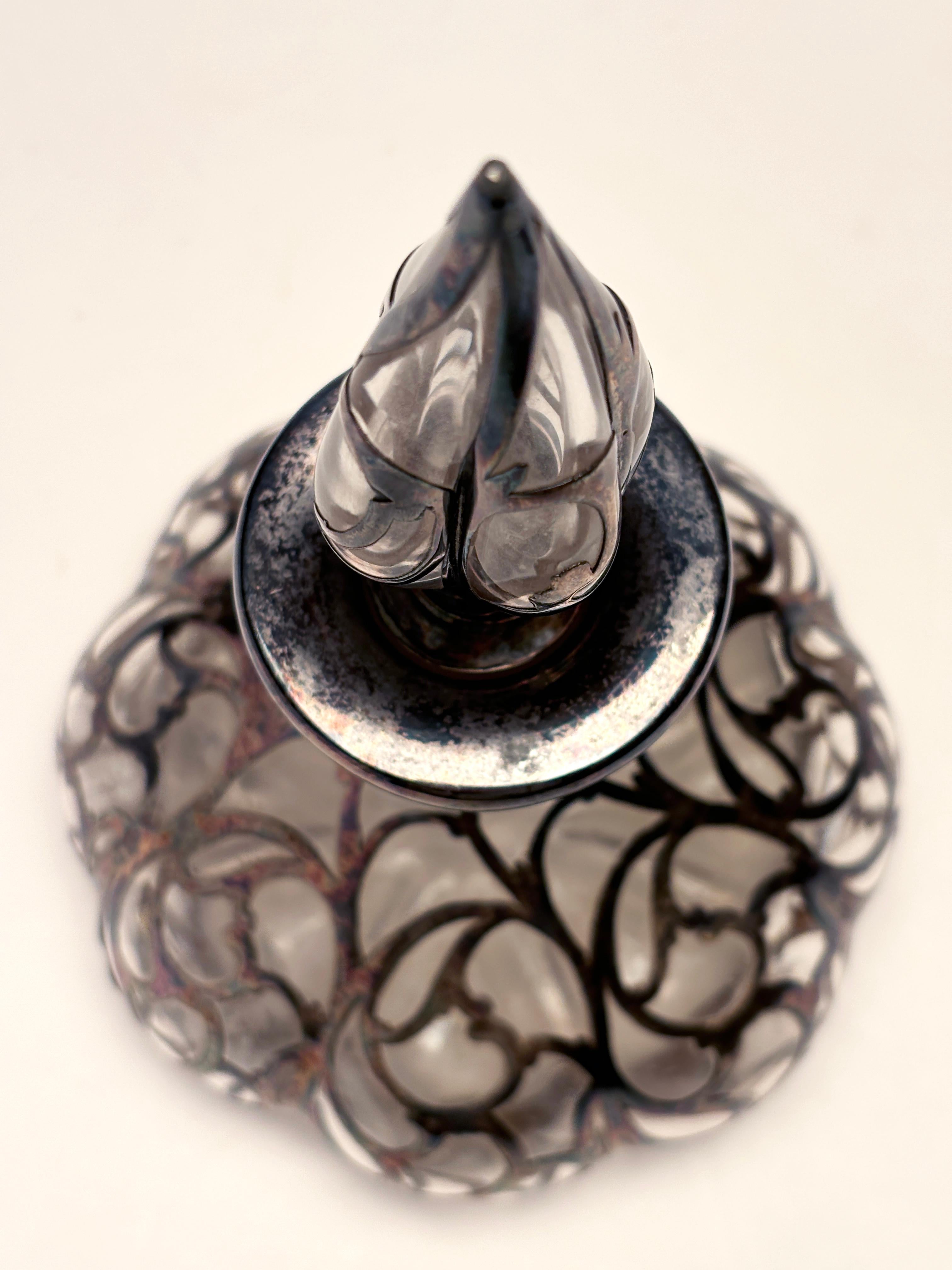 Antico flacone di profumo in vetro a 8 lobi in stile Art Nouveau con sovrapposizione d'argento, 1893 ca. in vendita 4