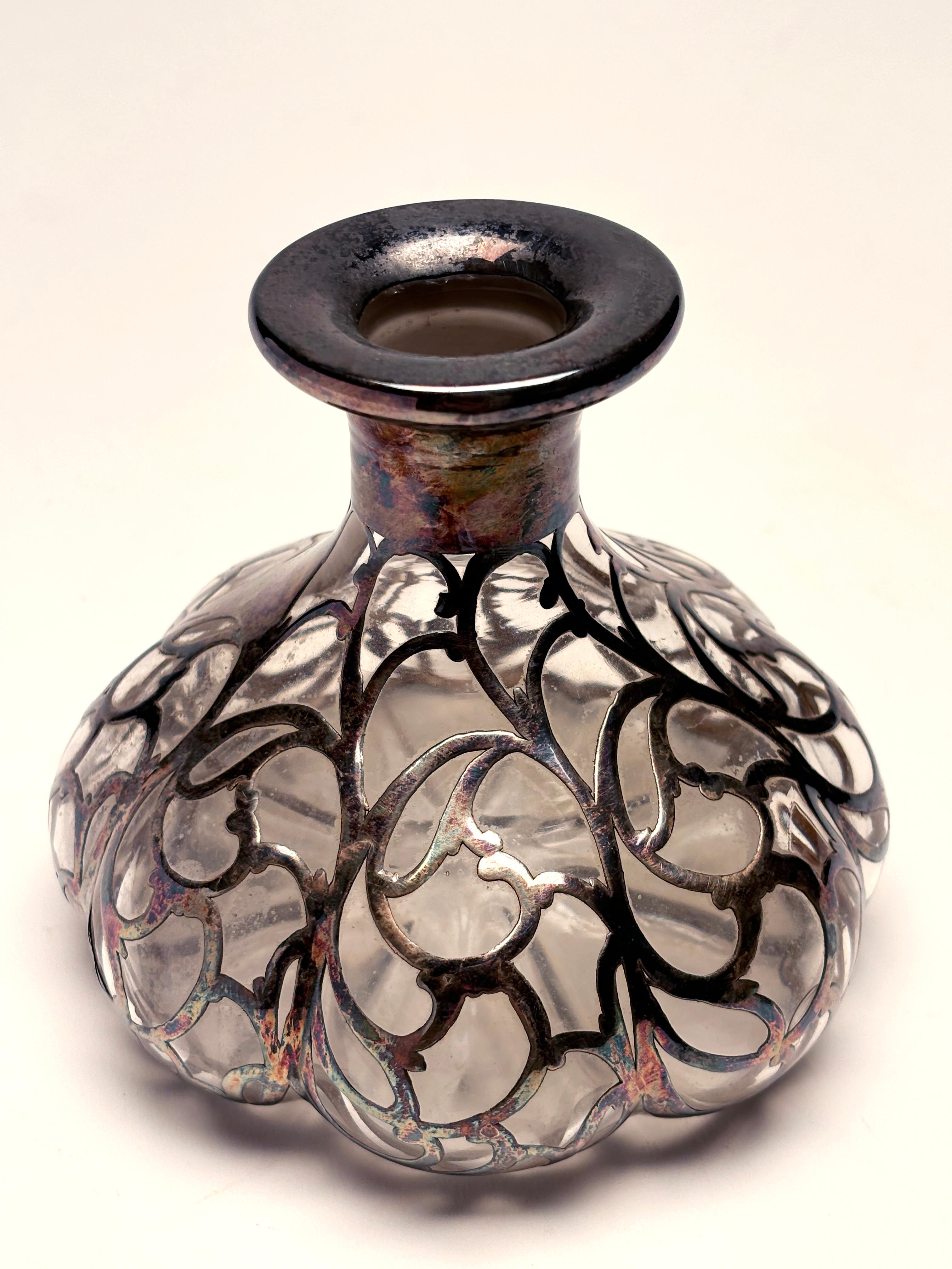 Antico flacone di profumo in vetro a 8 lobi in stile Art Nouveau con sovrapposizione d'argento, 1893 ca. in vendita 6